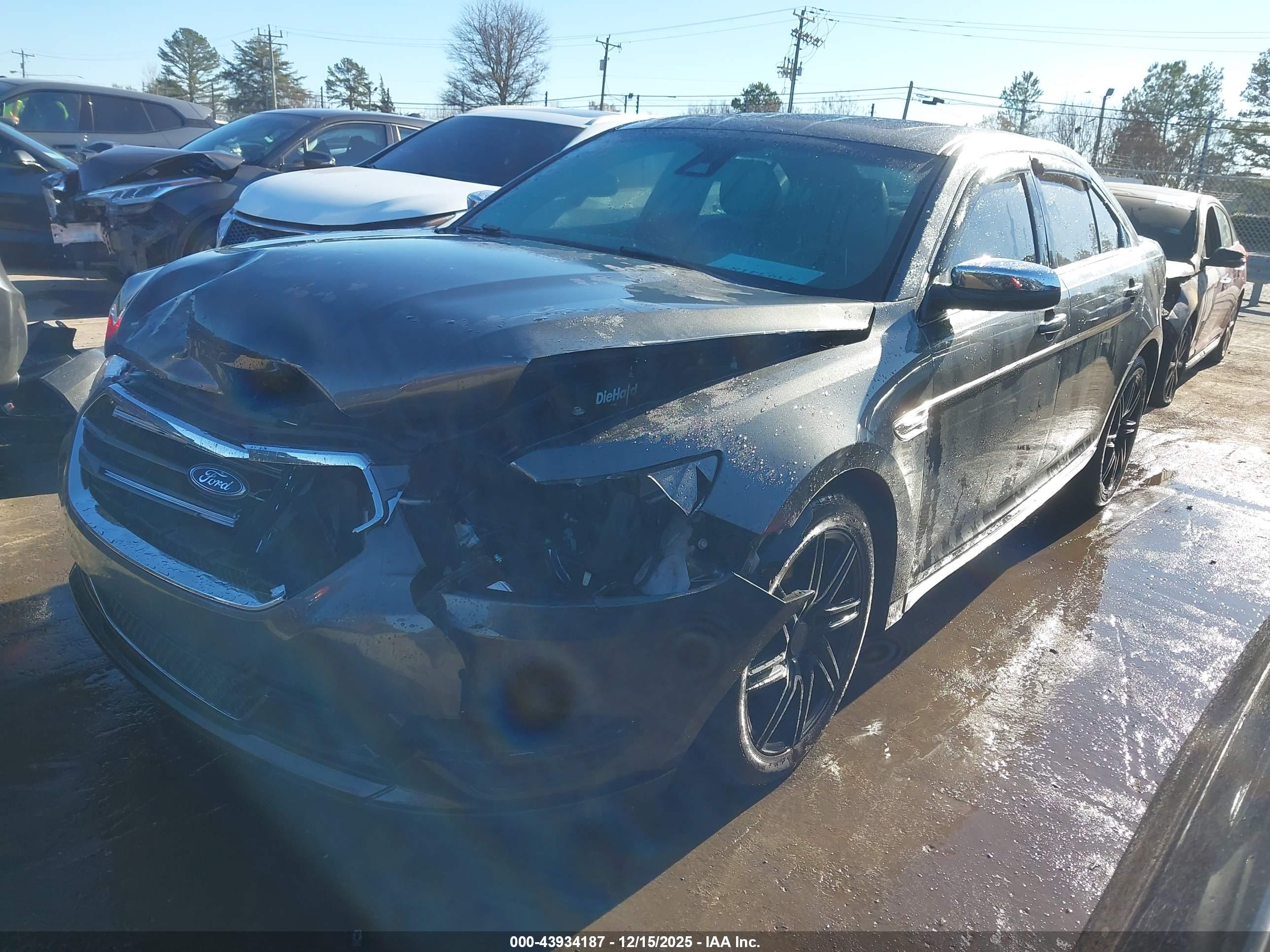 FORD TAURUS image 2