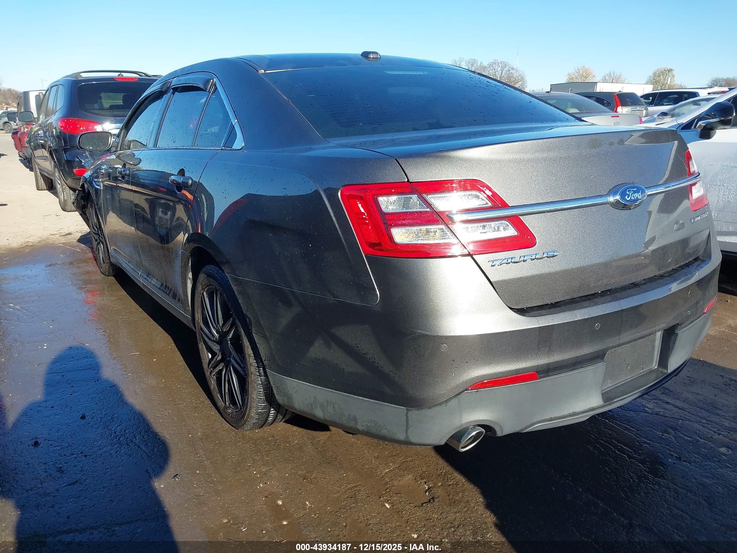 FORD TAURUS image 3