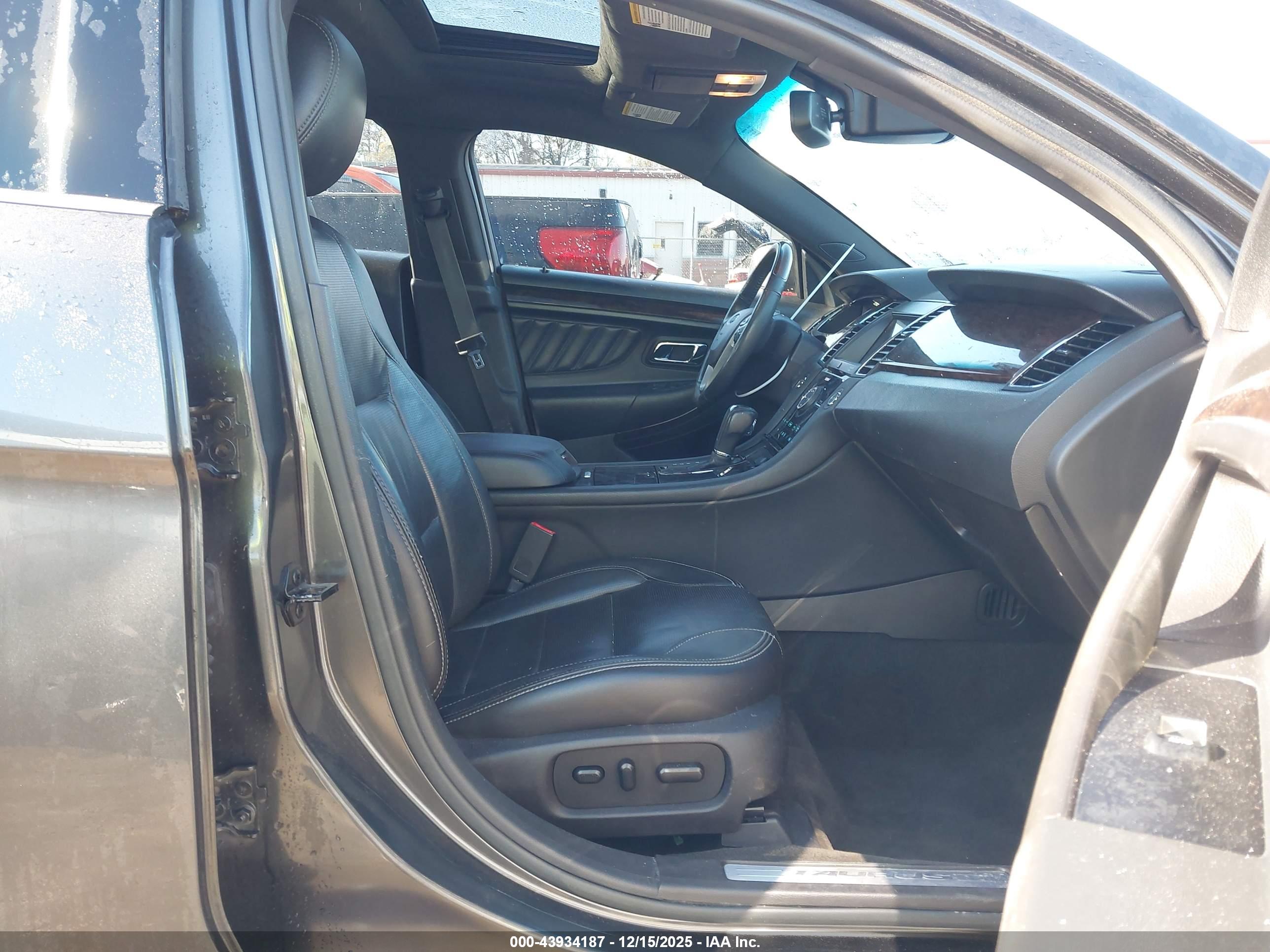 FORD TAURUS image 5