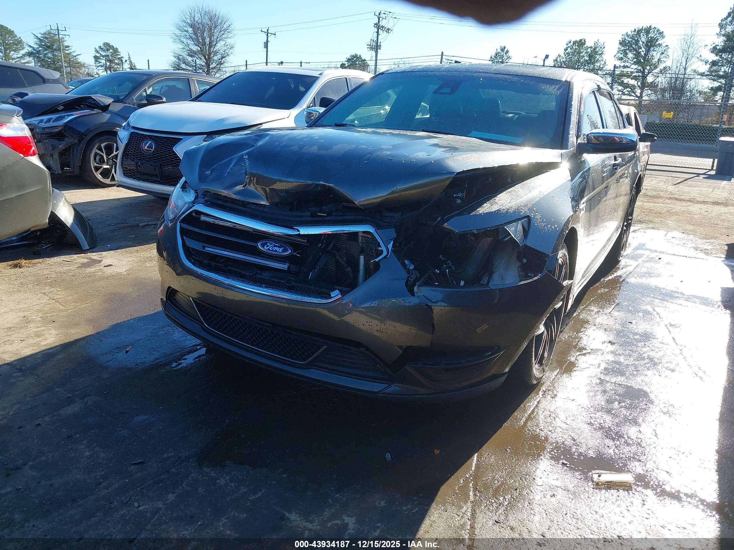 FORD TAURUS image 6