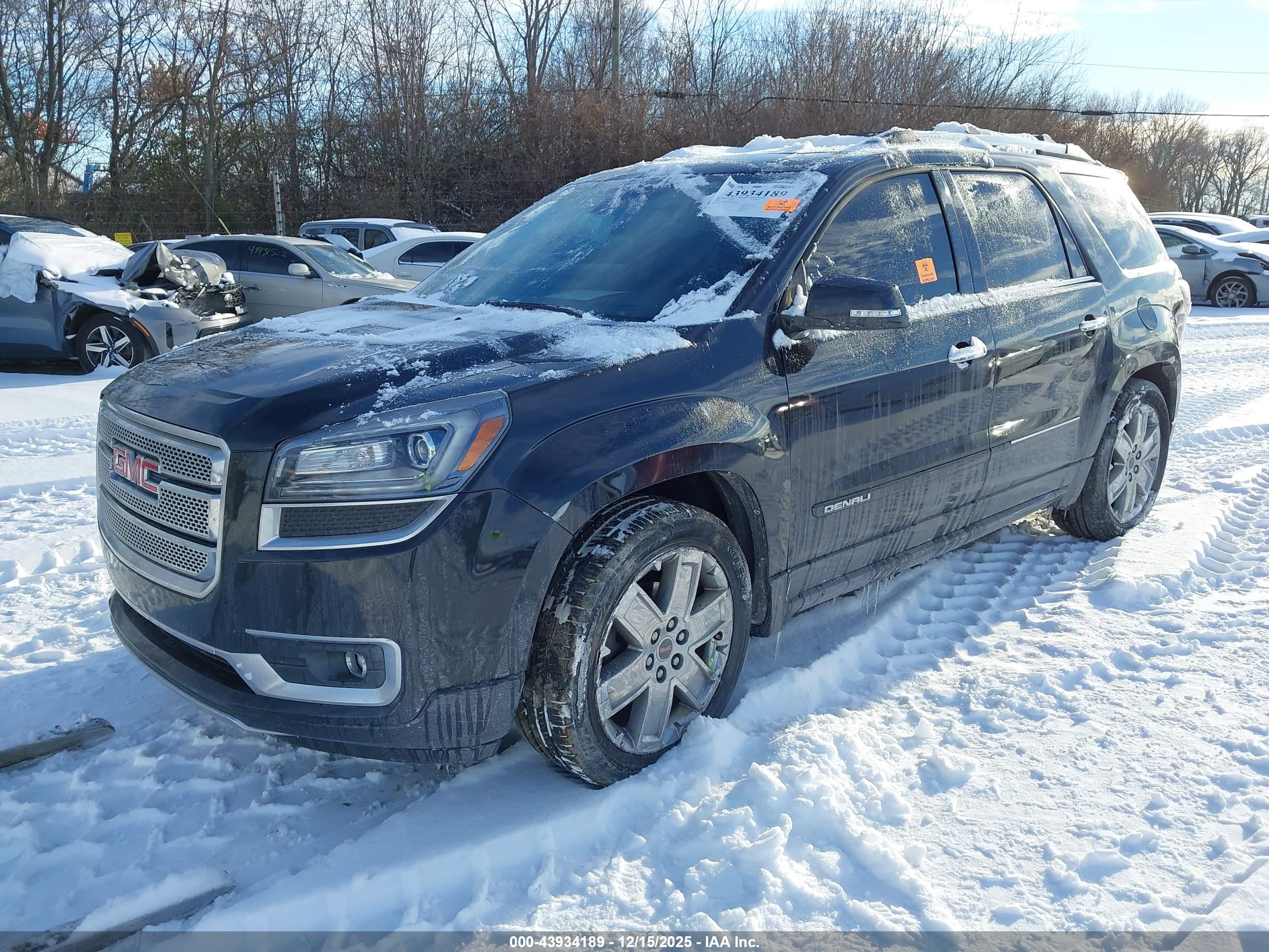 GMC ACADIA image 2