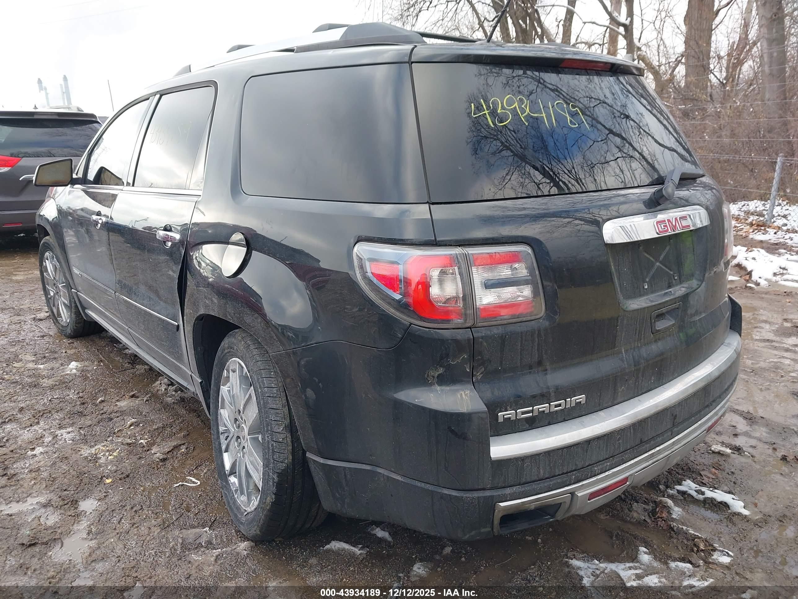 GMC ACADIA image 6