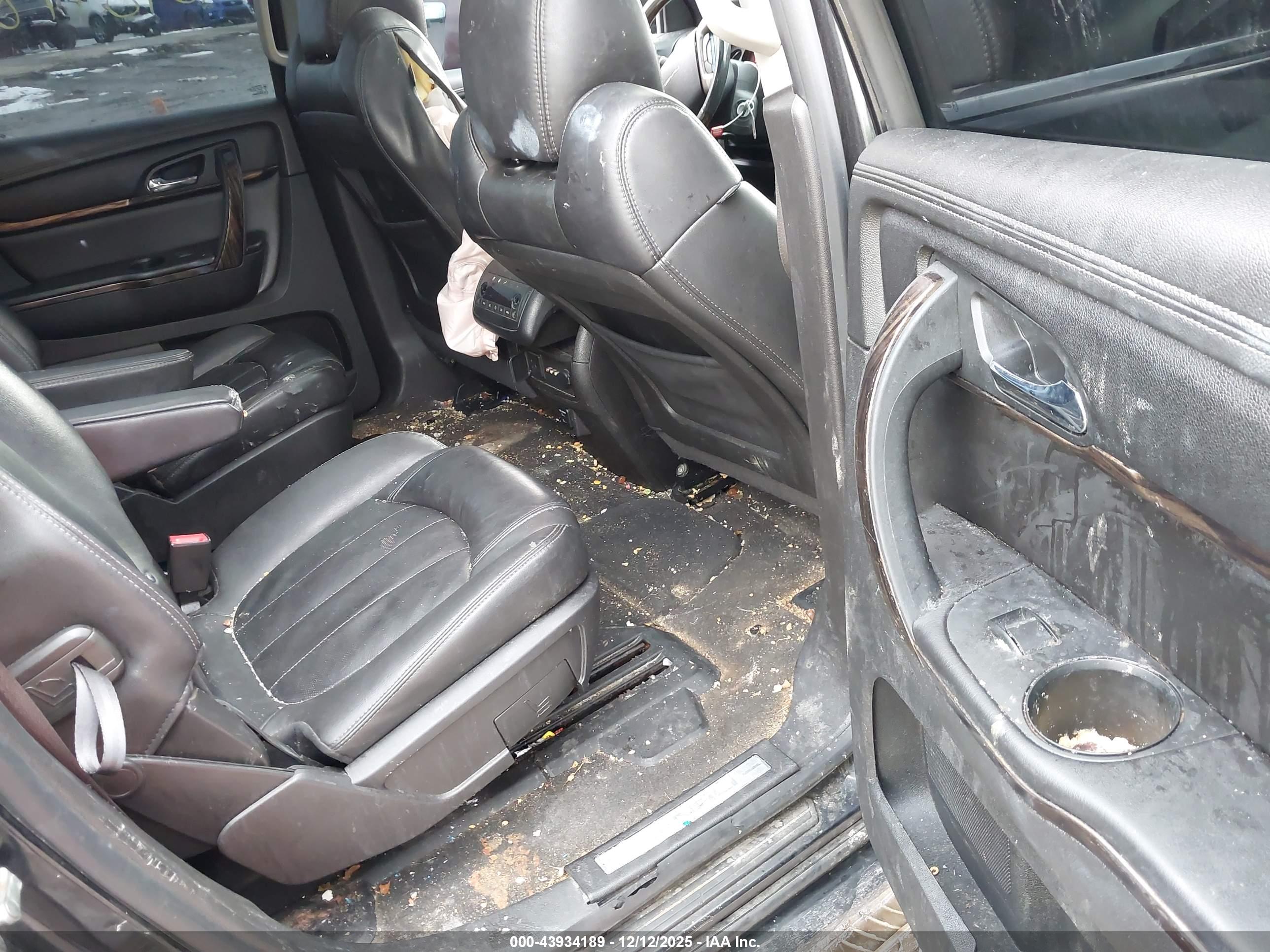 GMC ACADIA image 8