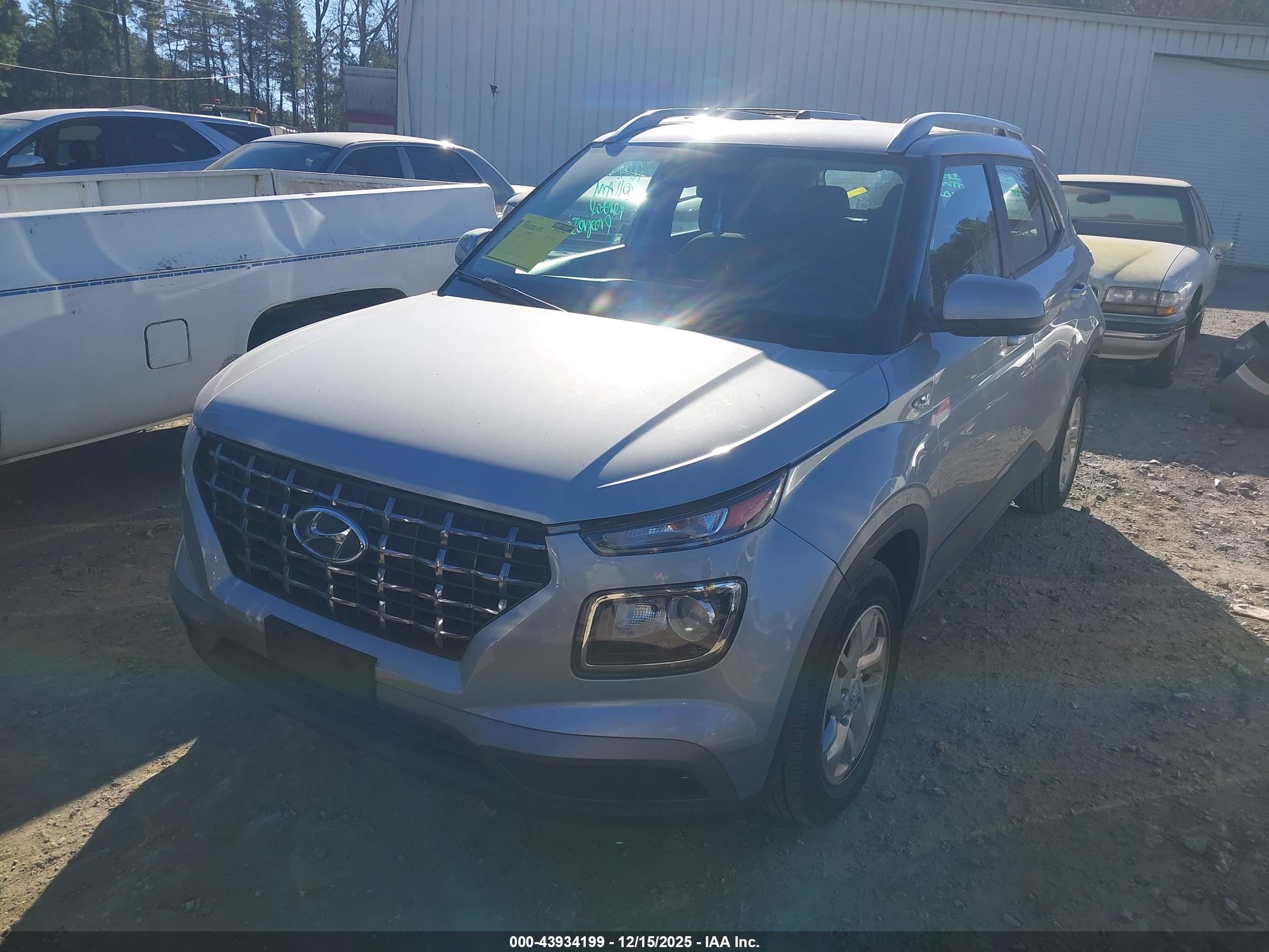 HYUNDAI VENUE image 2