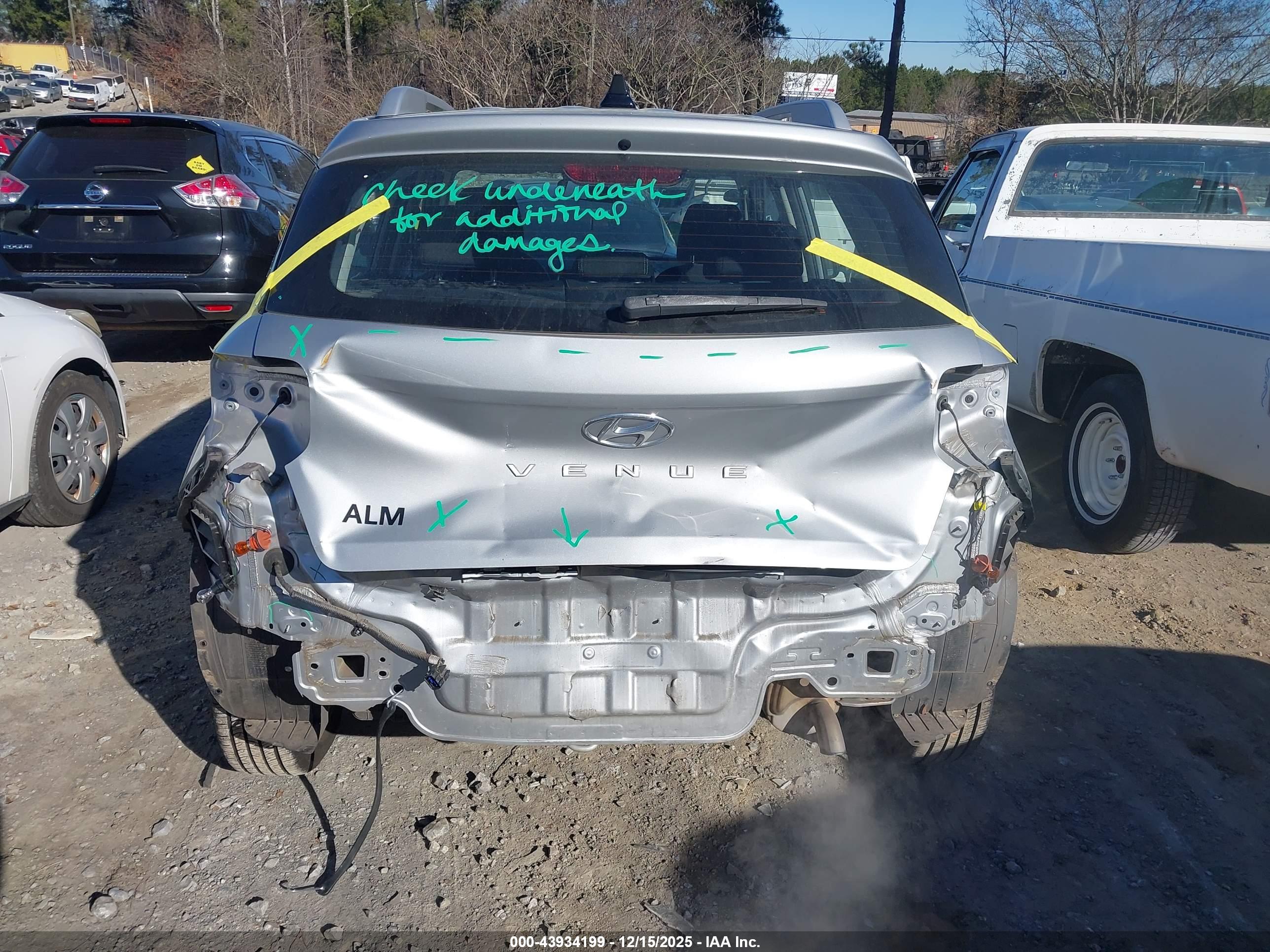 HYUNDAI VENUE image 6