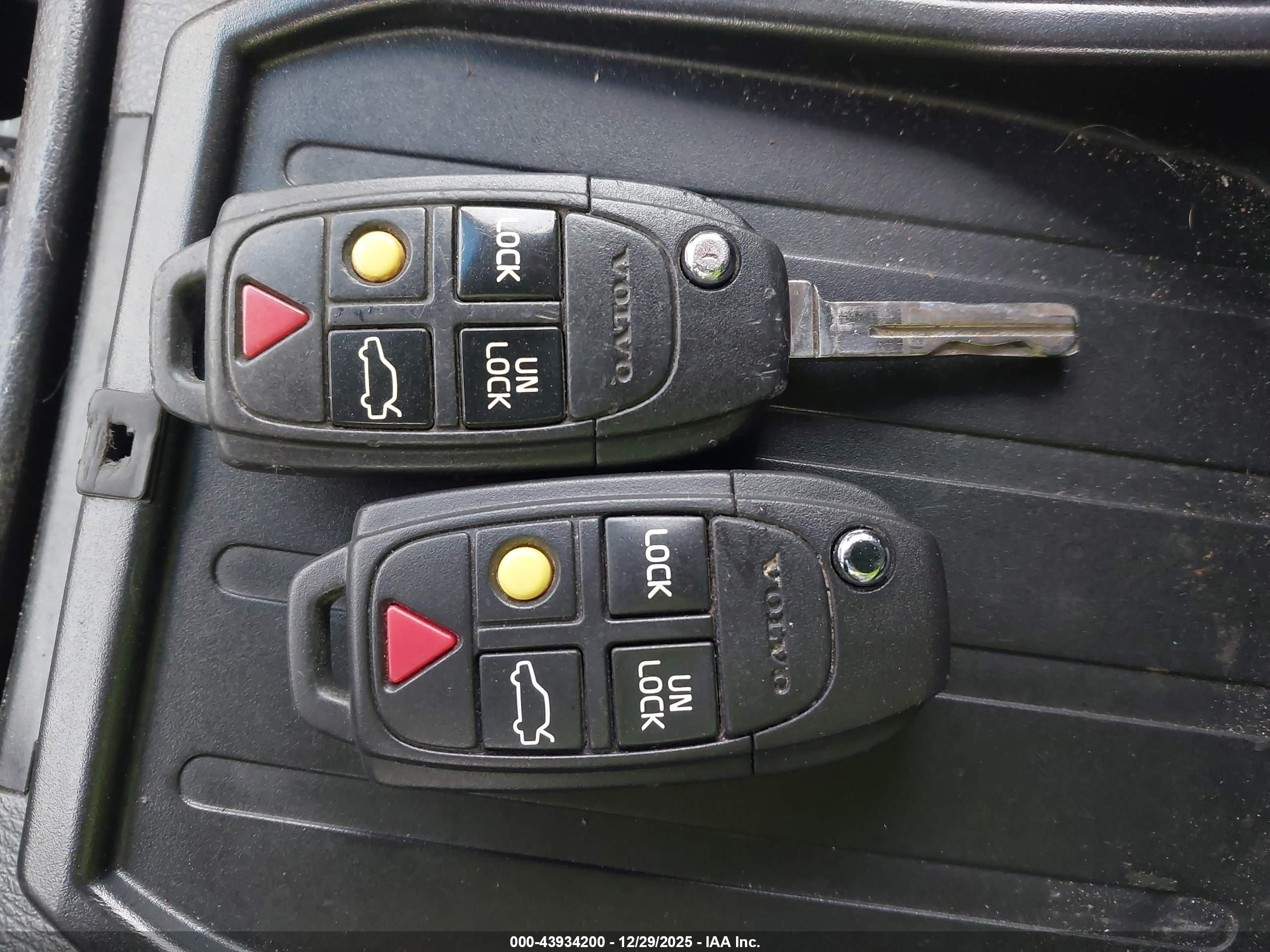 VOLVO XC90 image 11