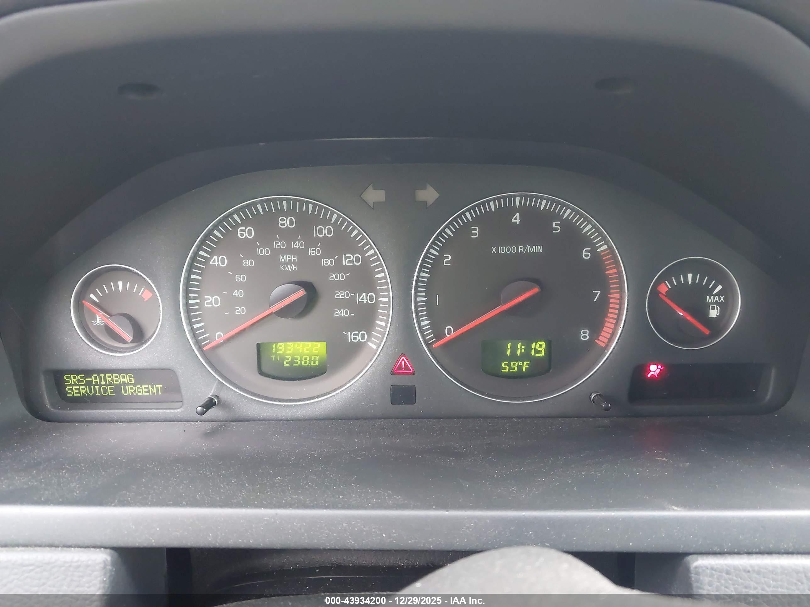 VOLVO XC90 image 7