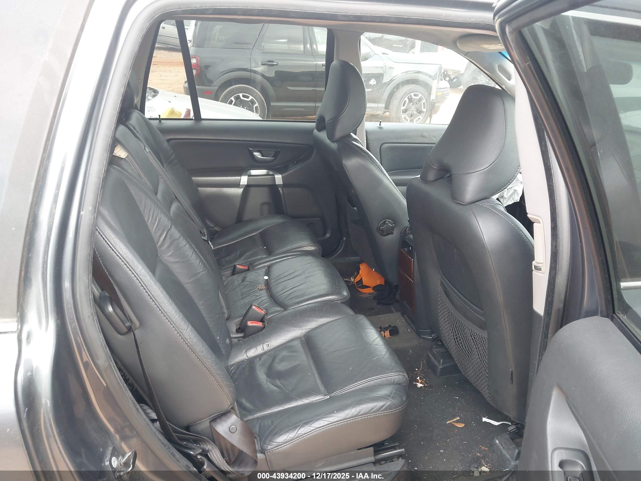 VOLVO XC90 image 8