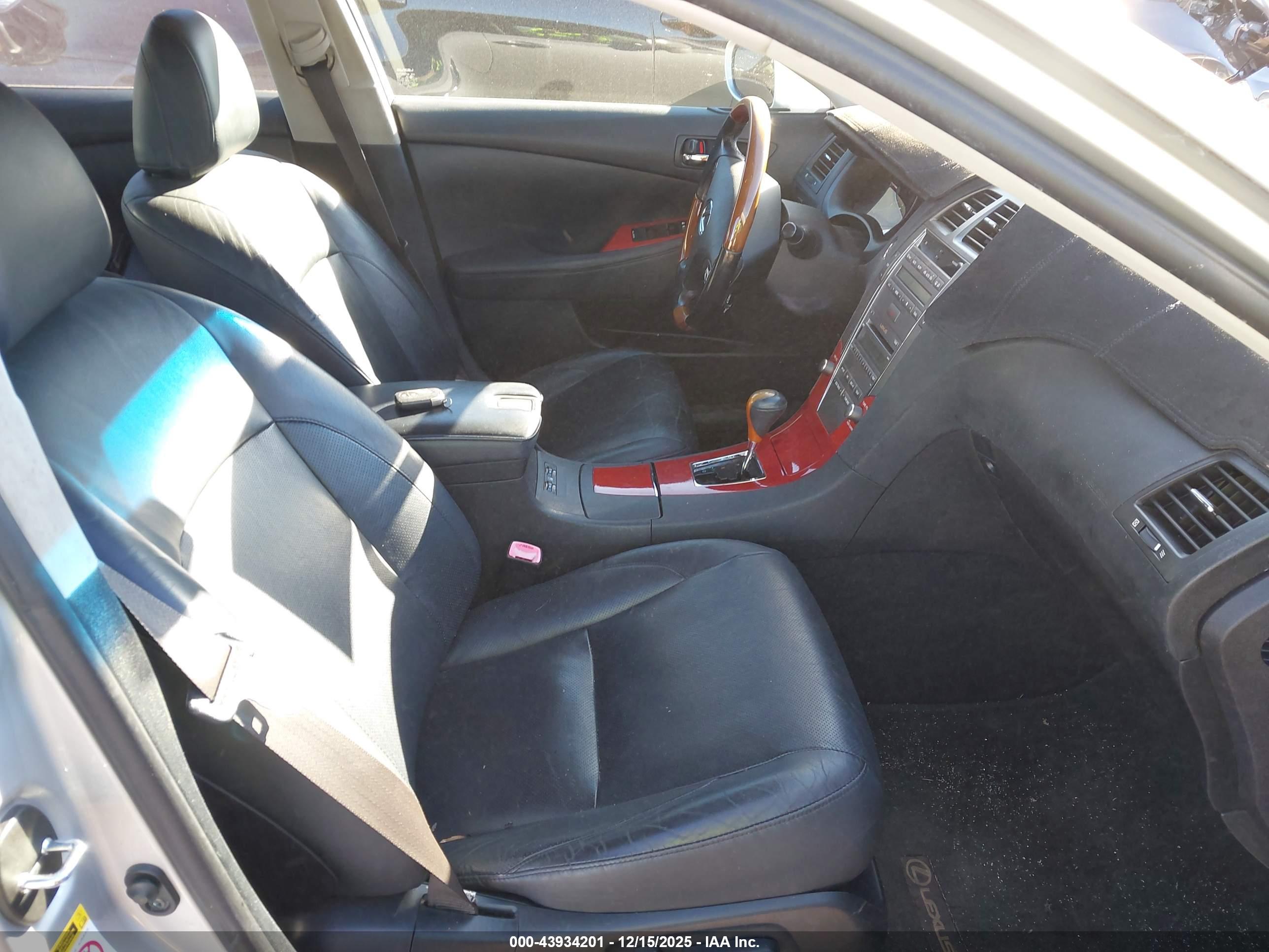 LEXUS ES image 5