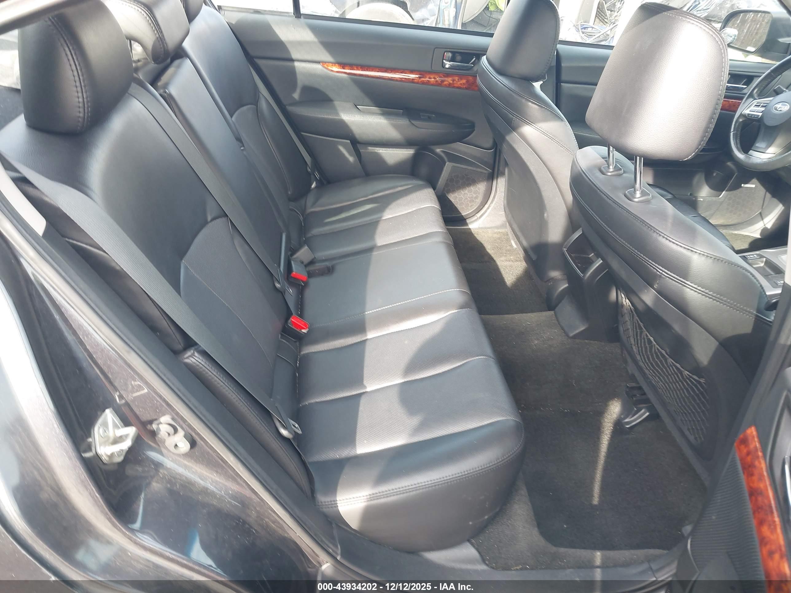 SUBARU LEGACY image 8