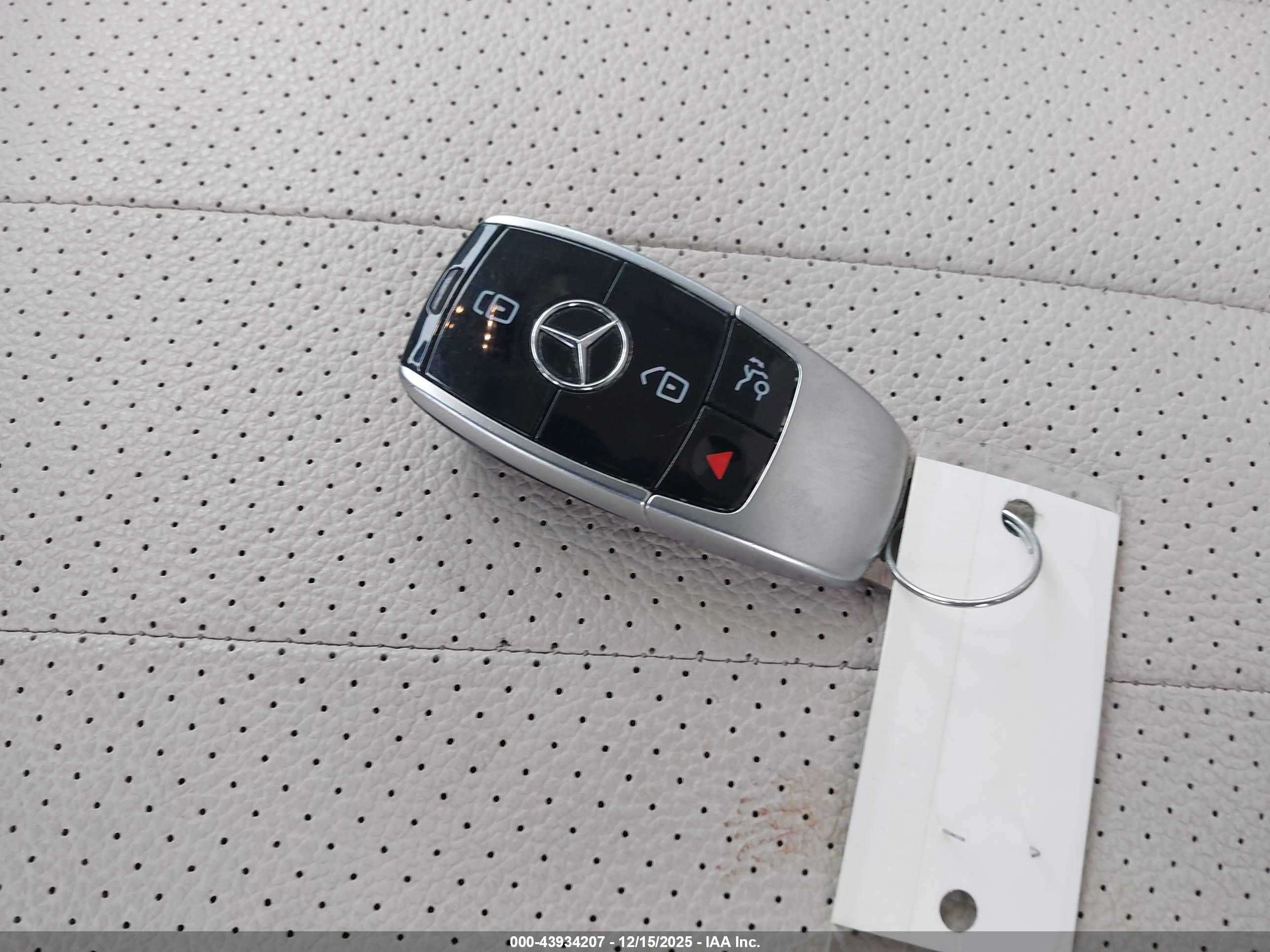MERCEDES-BENZ E image 11
