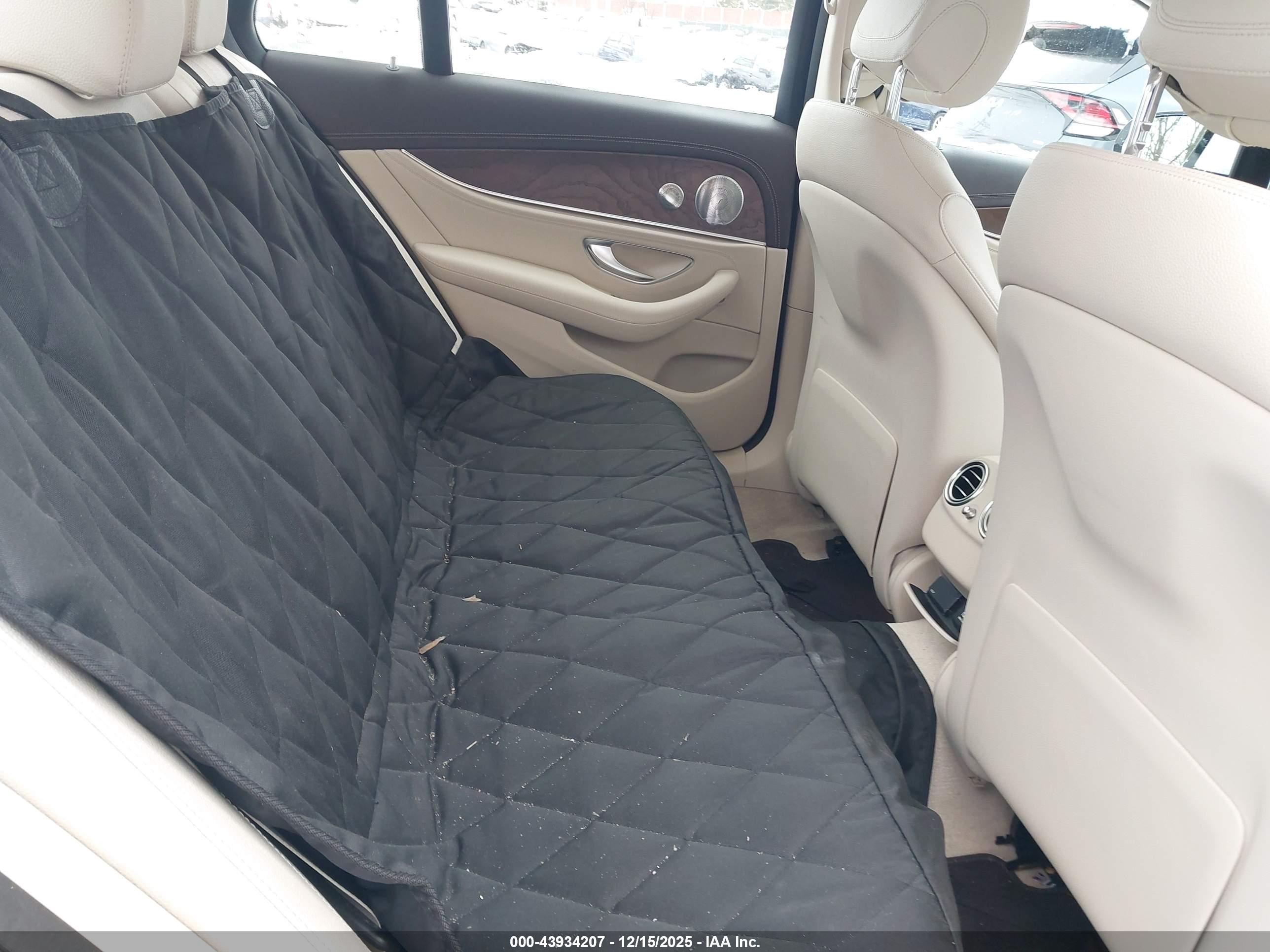 MERCEDES-BENZ E image 8