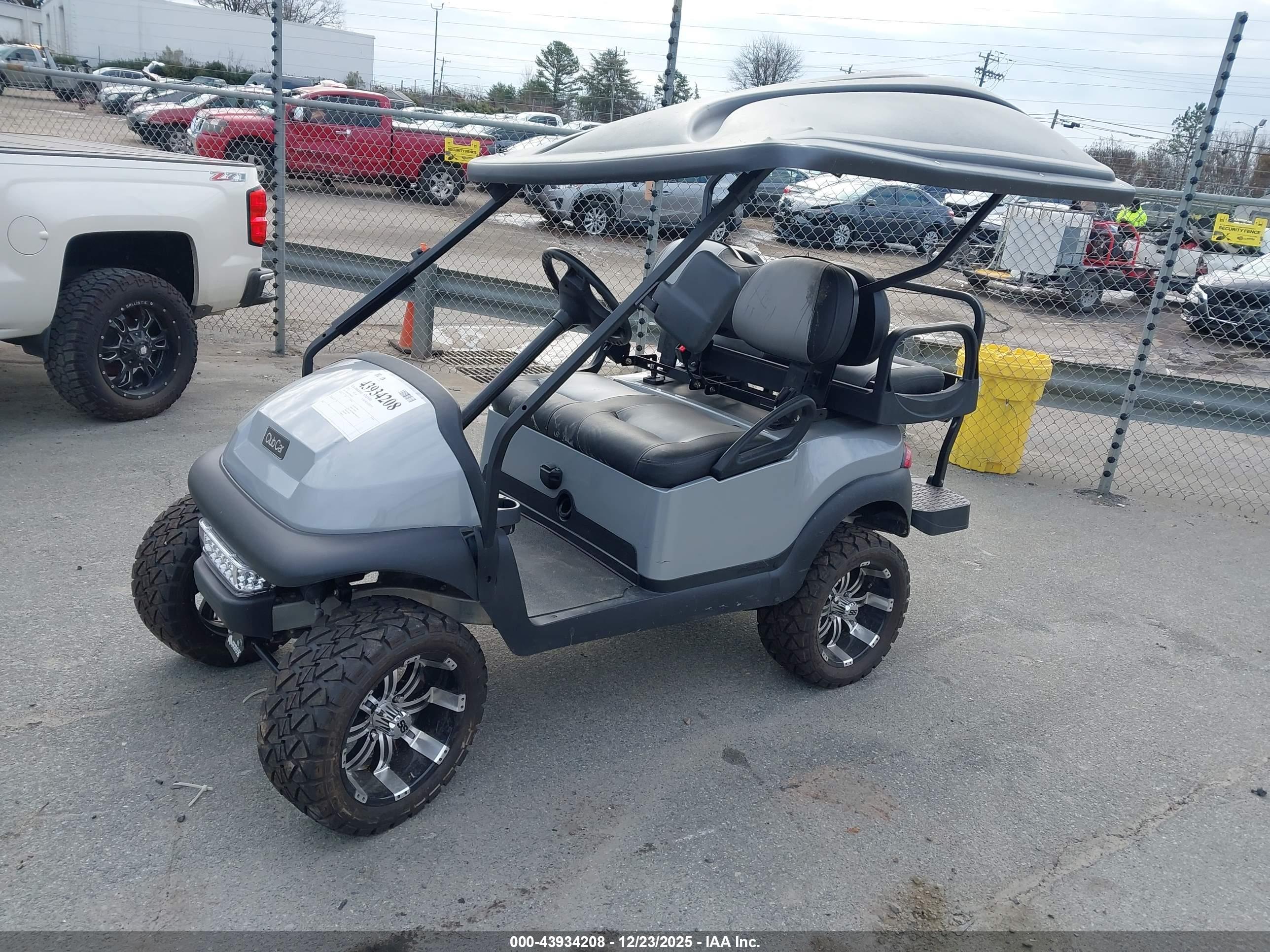 CLUB CAR image 2