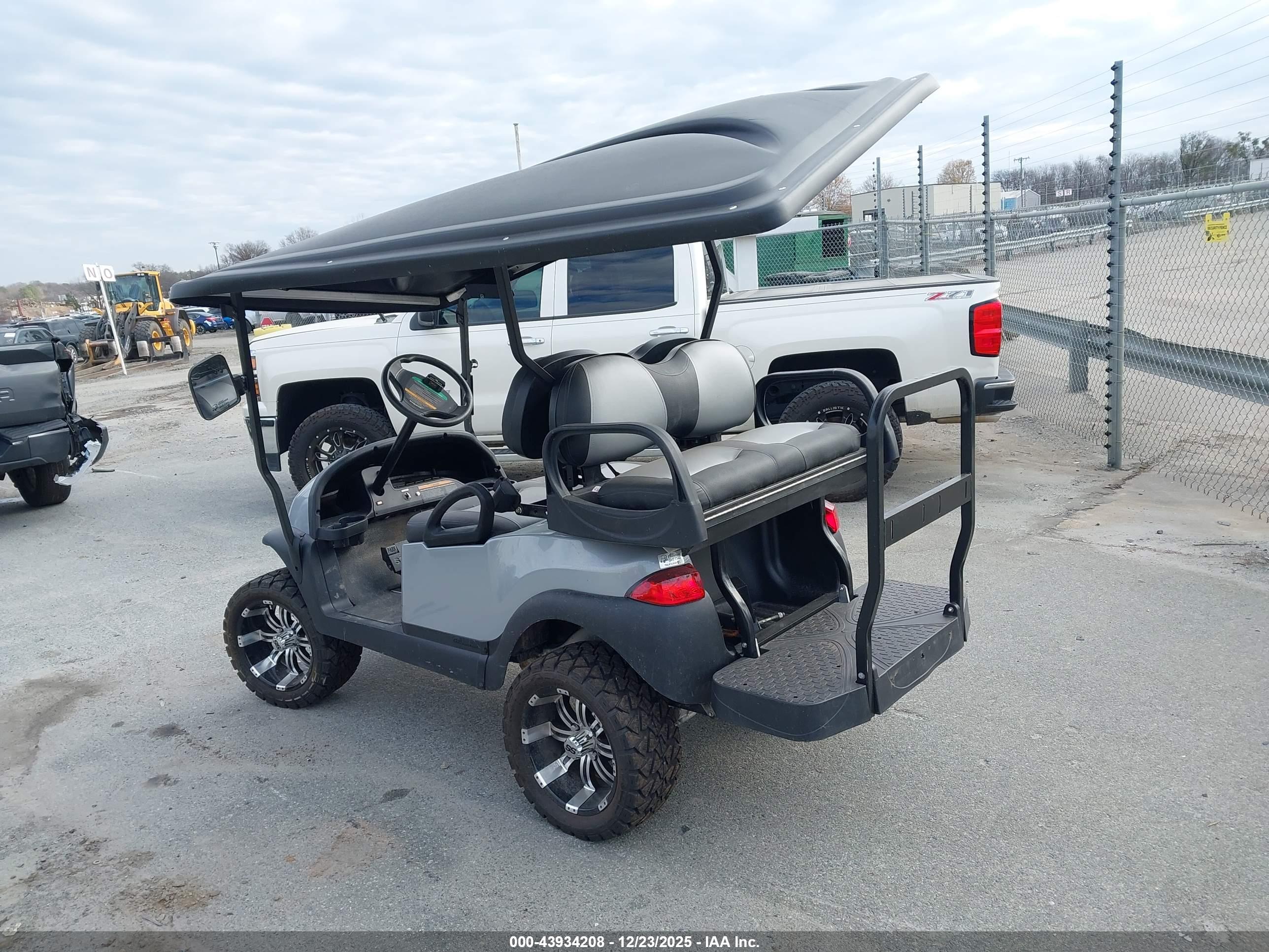CLUB CAR image 3