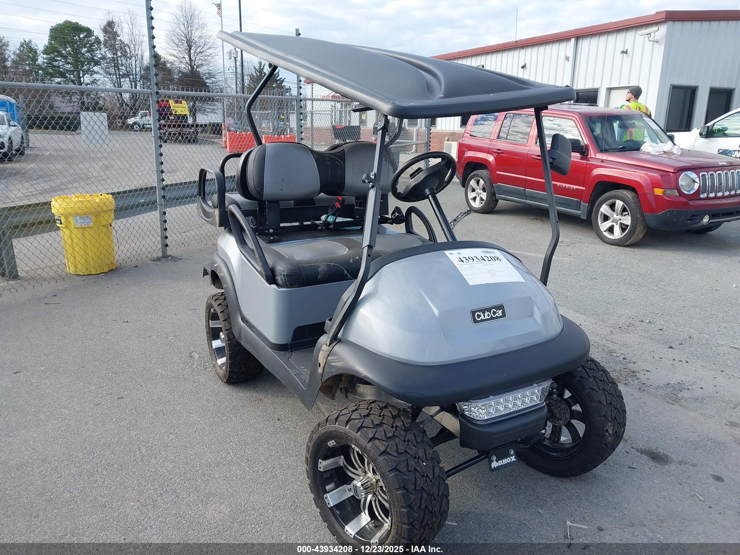 CLUB CAR image 6