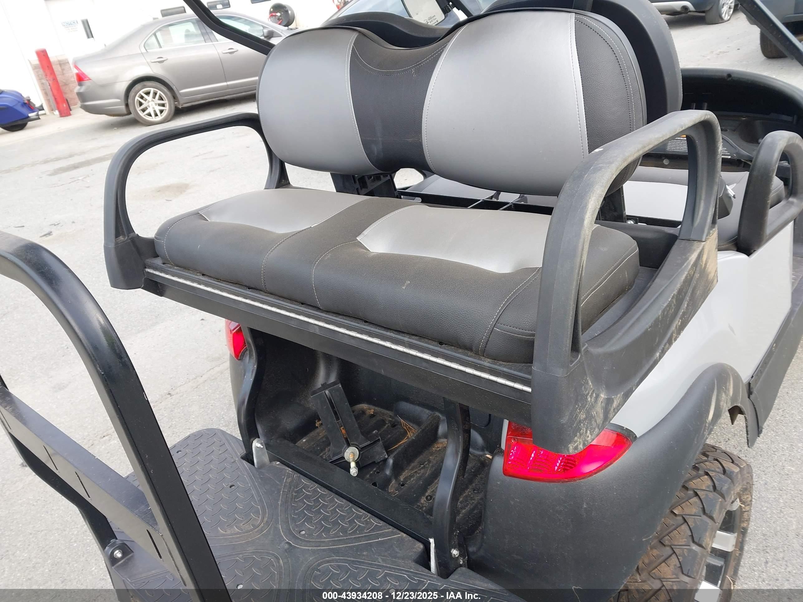 CLUB CAR image 8