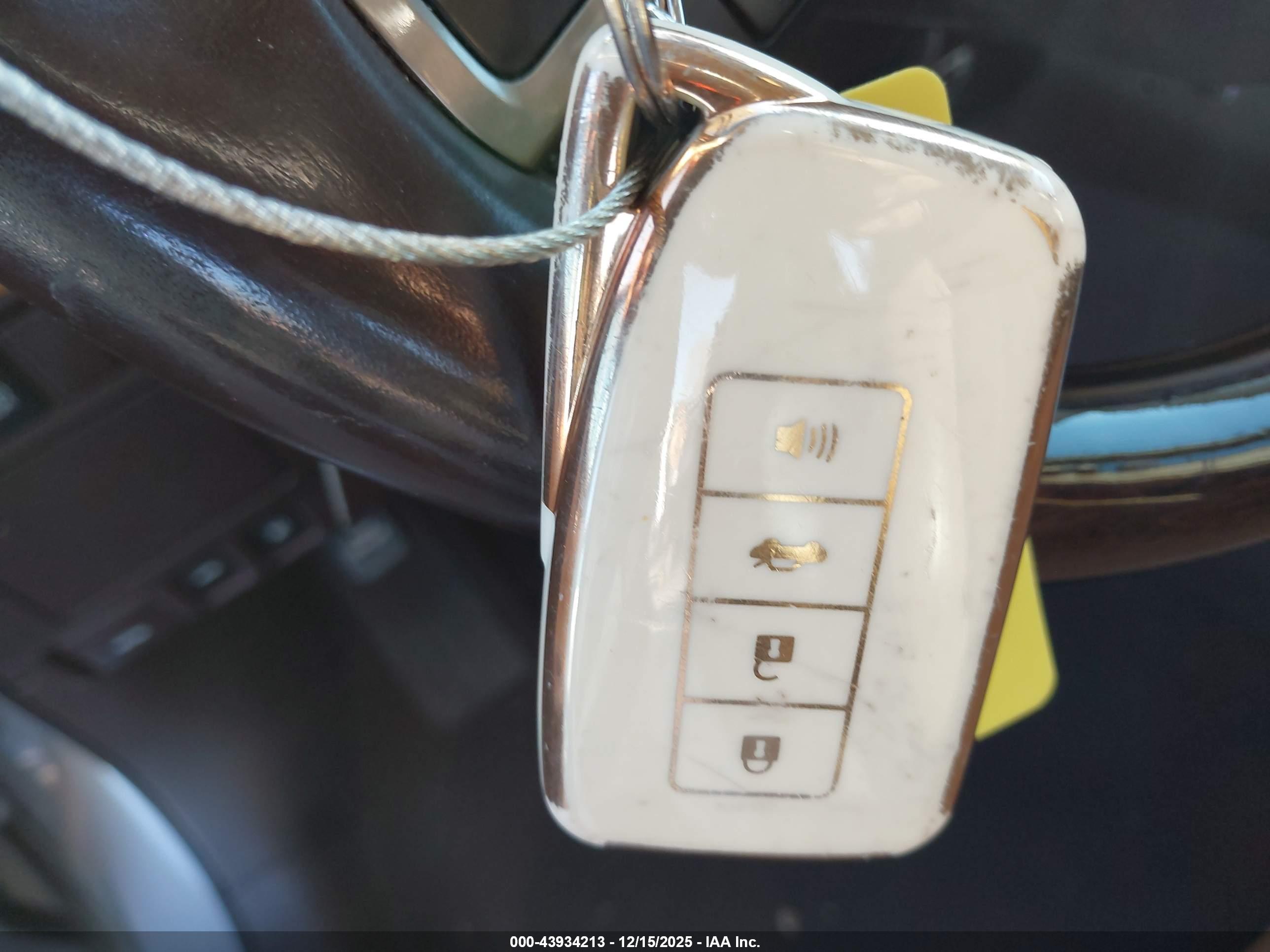 LEXUS ES image 11