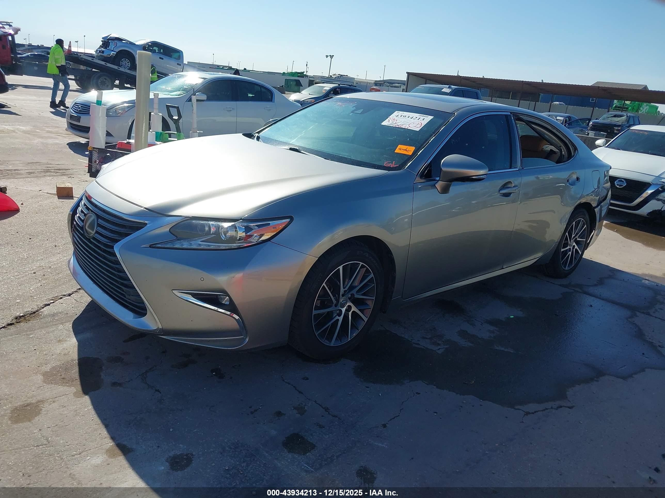 LEXUS ES image 2