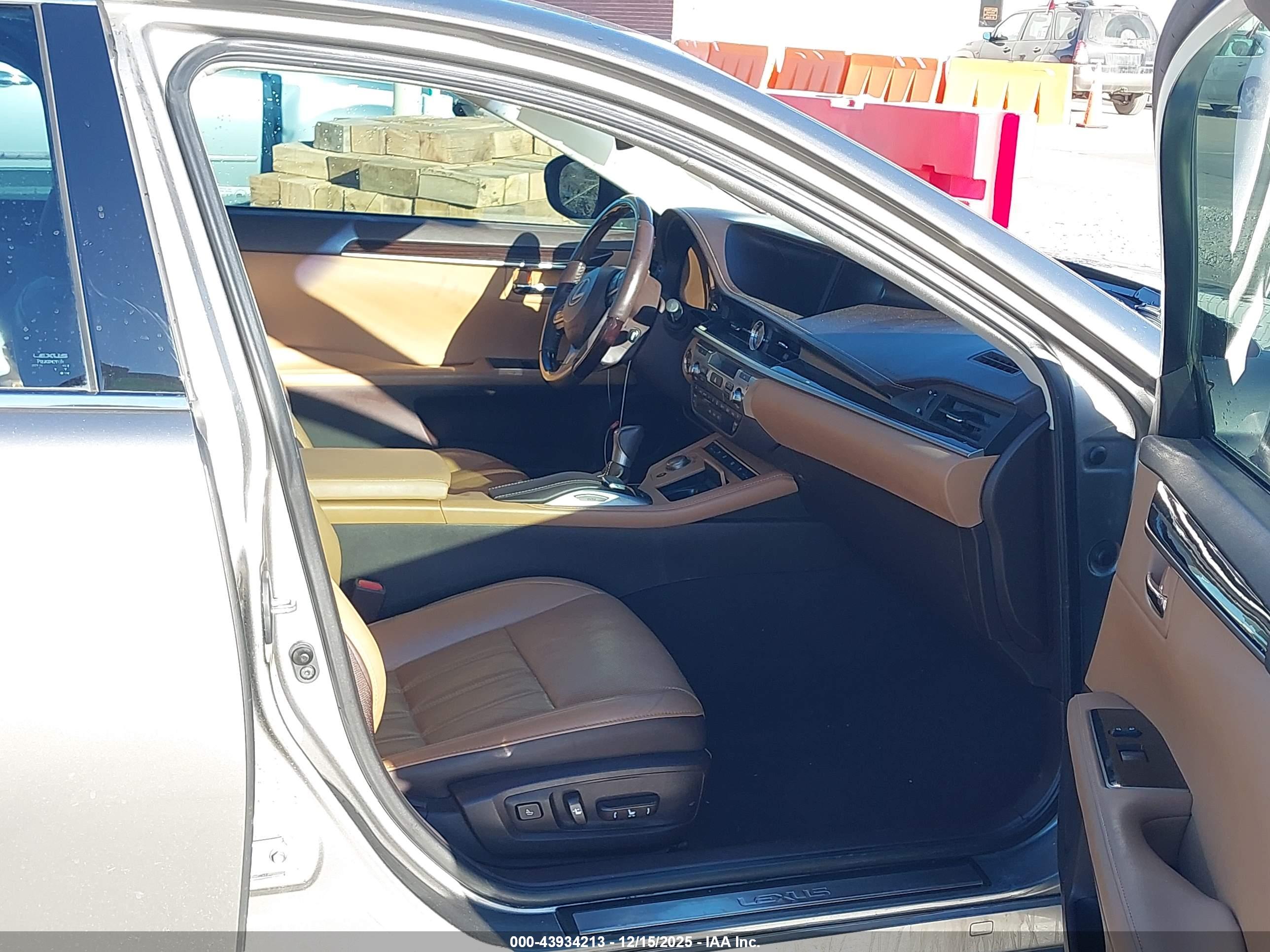 LEXUS ES image 5