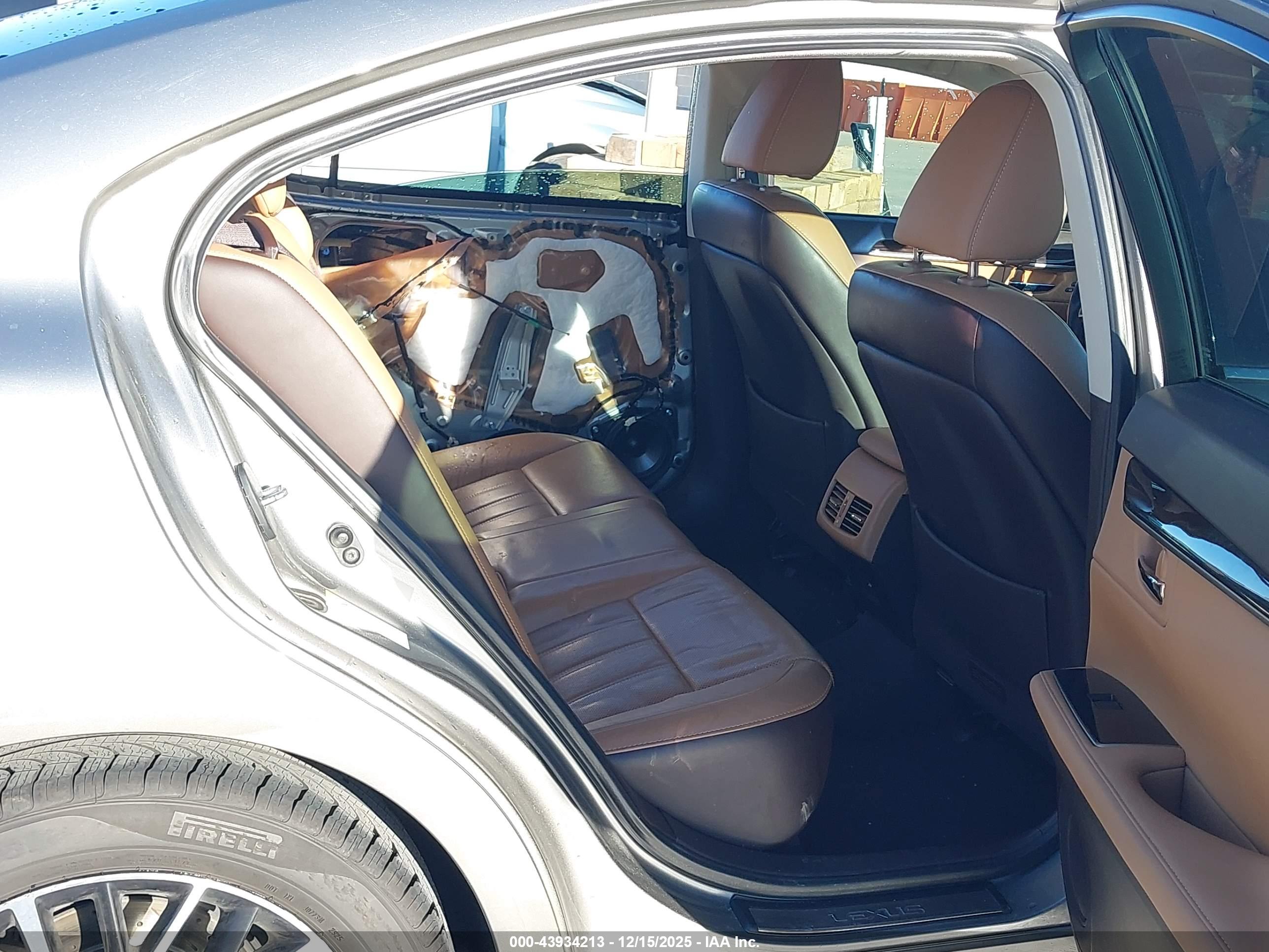 LEXUS ES image 8