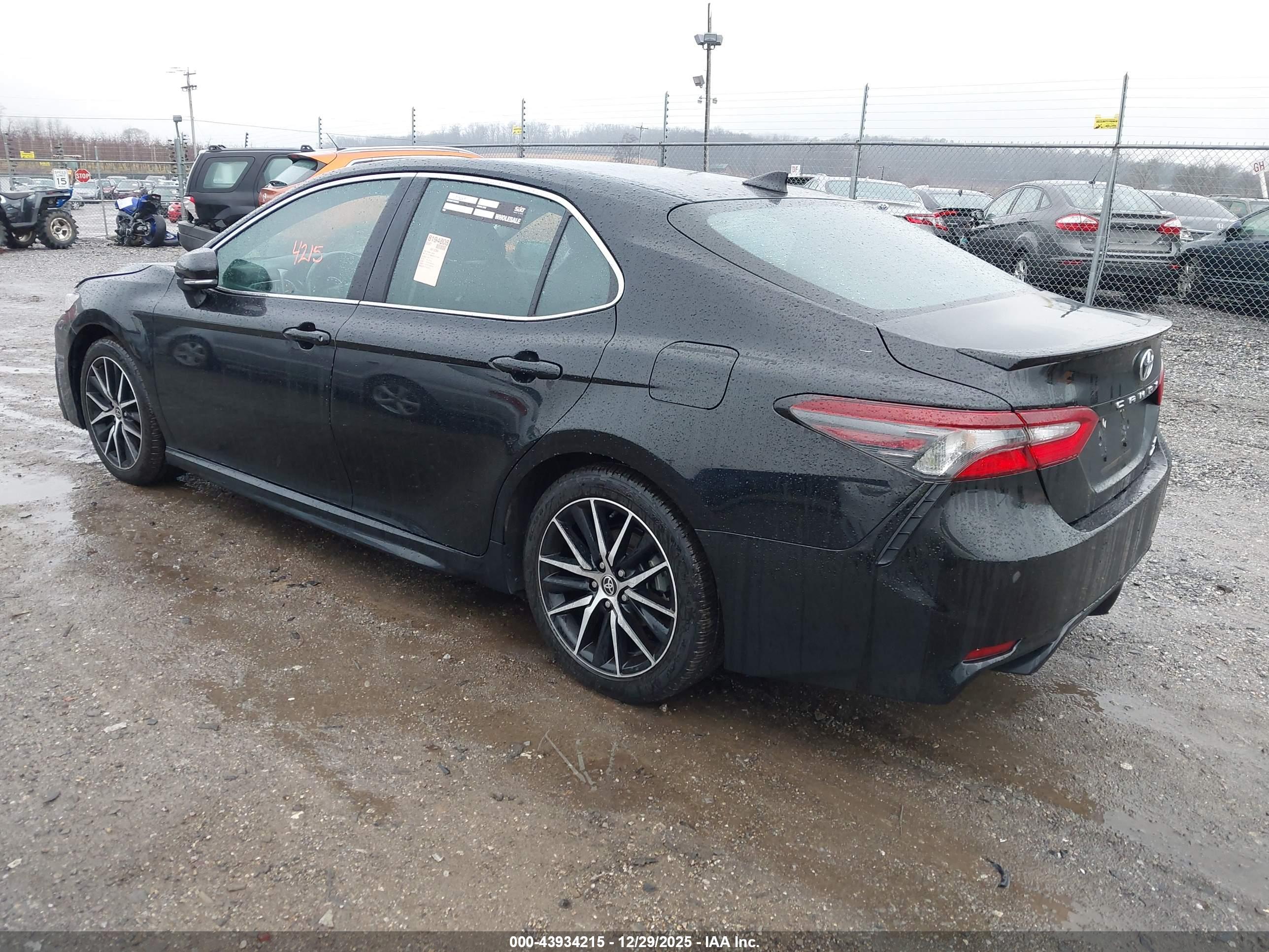 TOYOTA CAMRY image 3