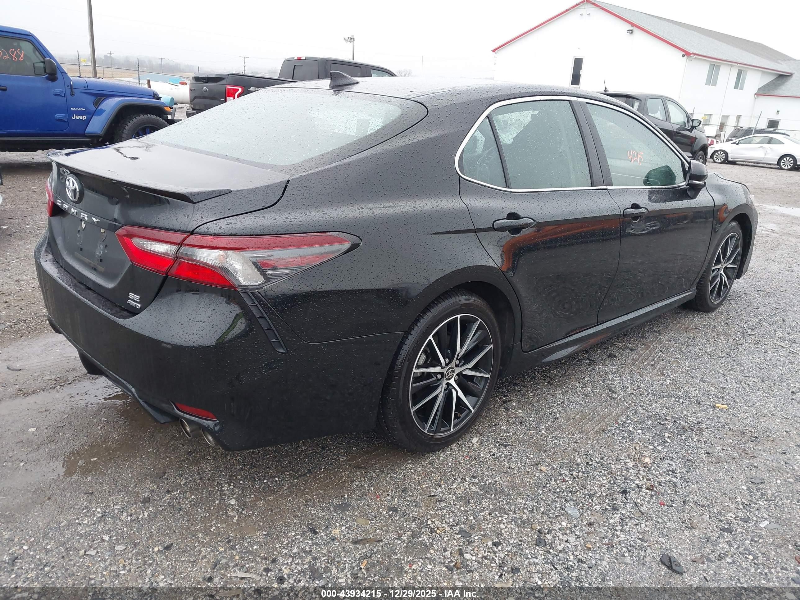 TOYOTA CAMRY image 4