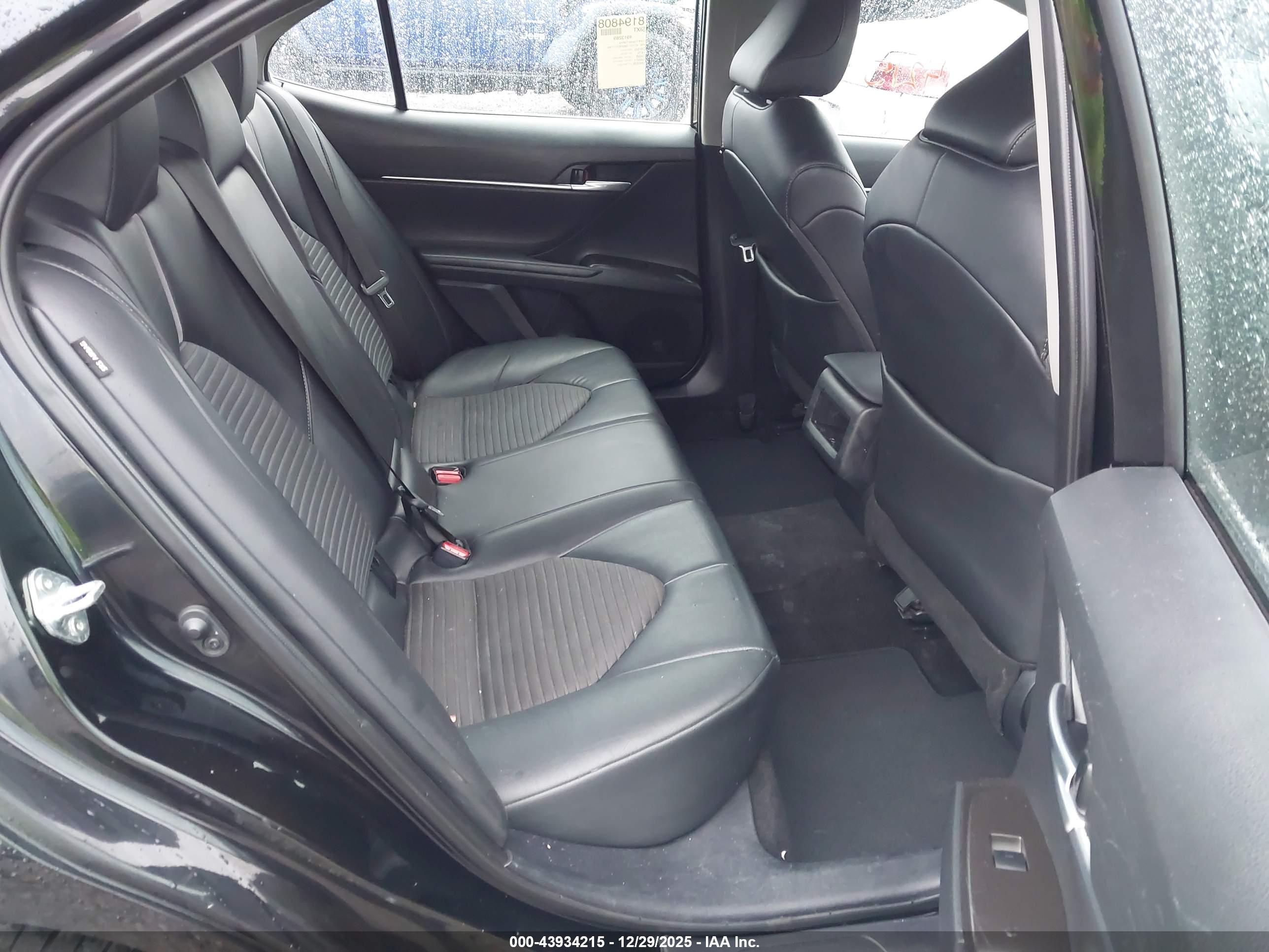 TOYOTA CAMRY image 8