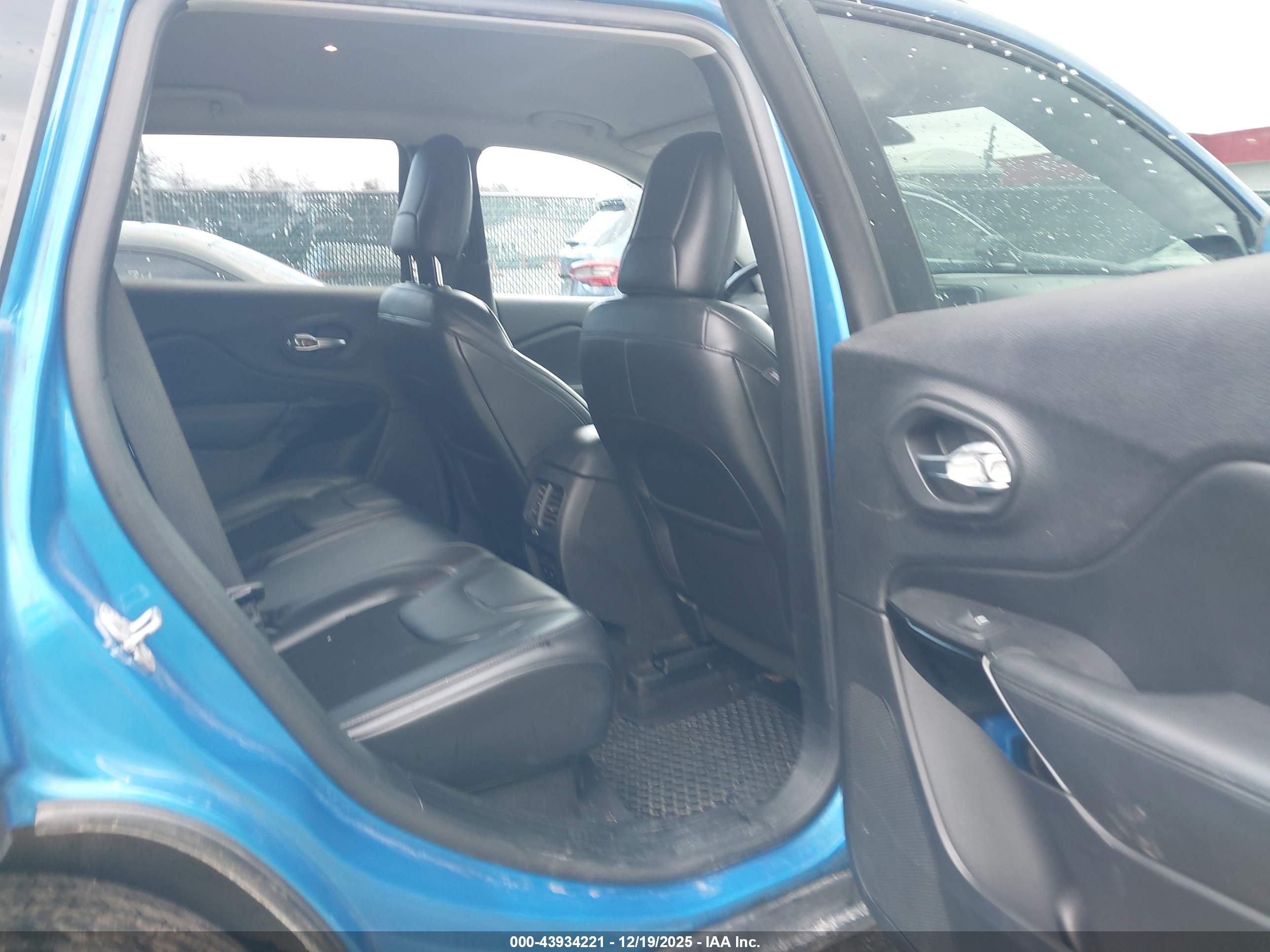 JEEP CHEROKEE image 8