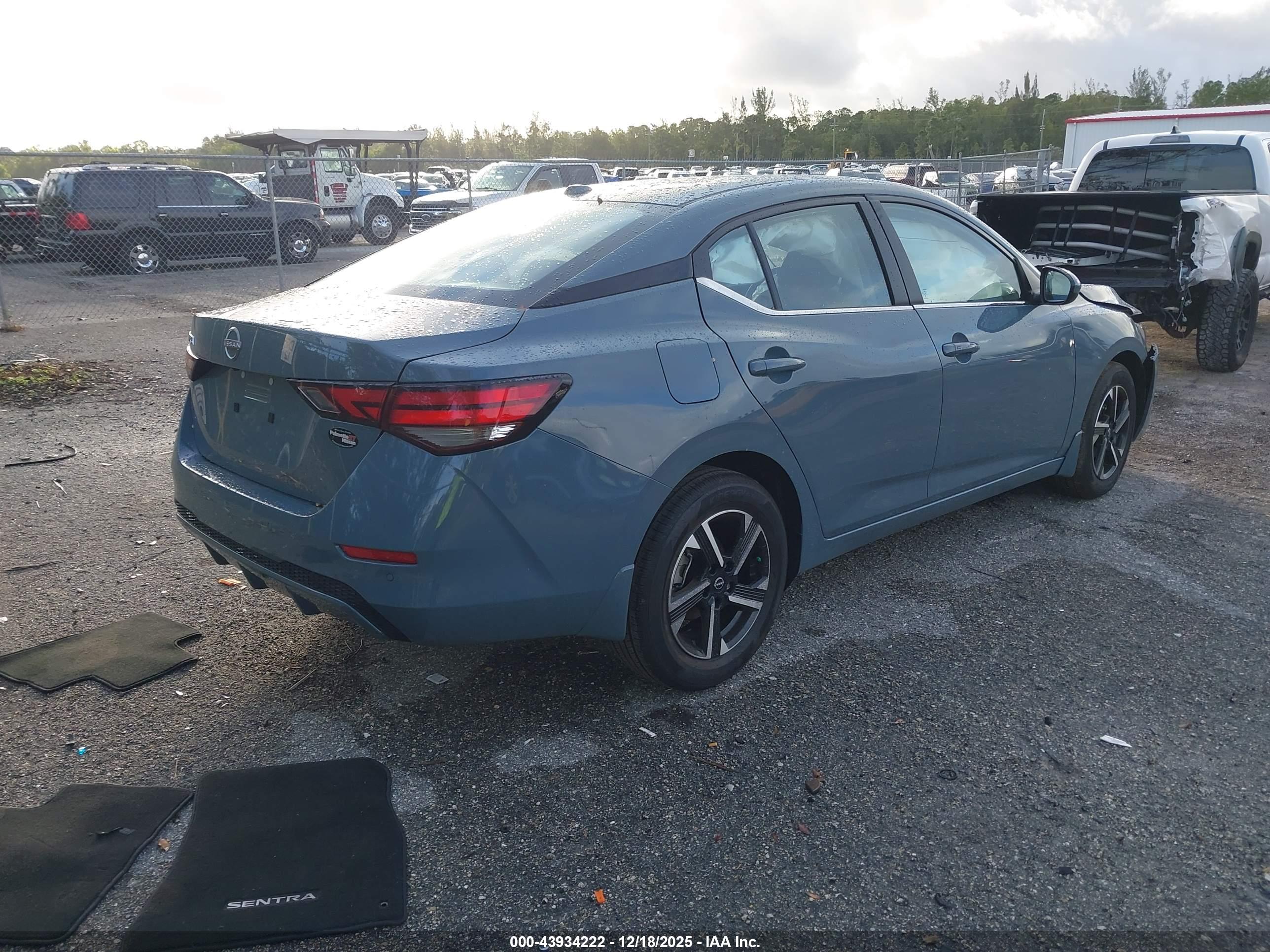 NISSAN SENTRA image 4