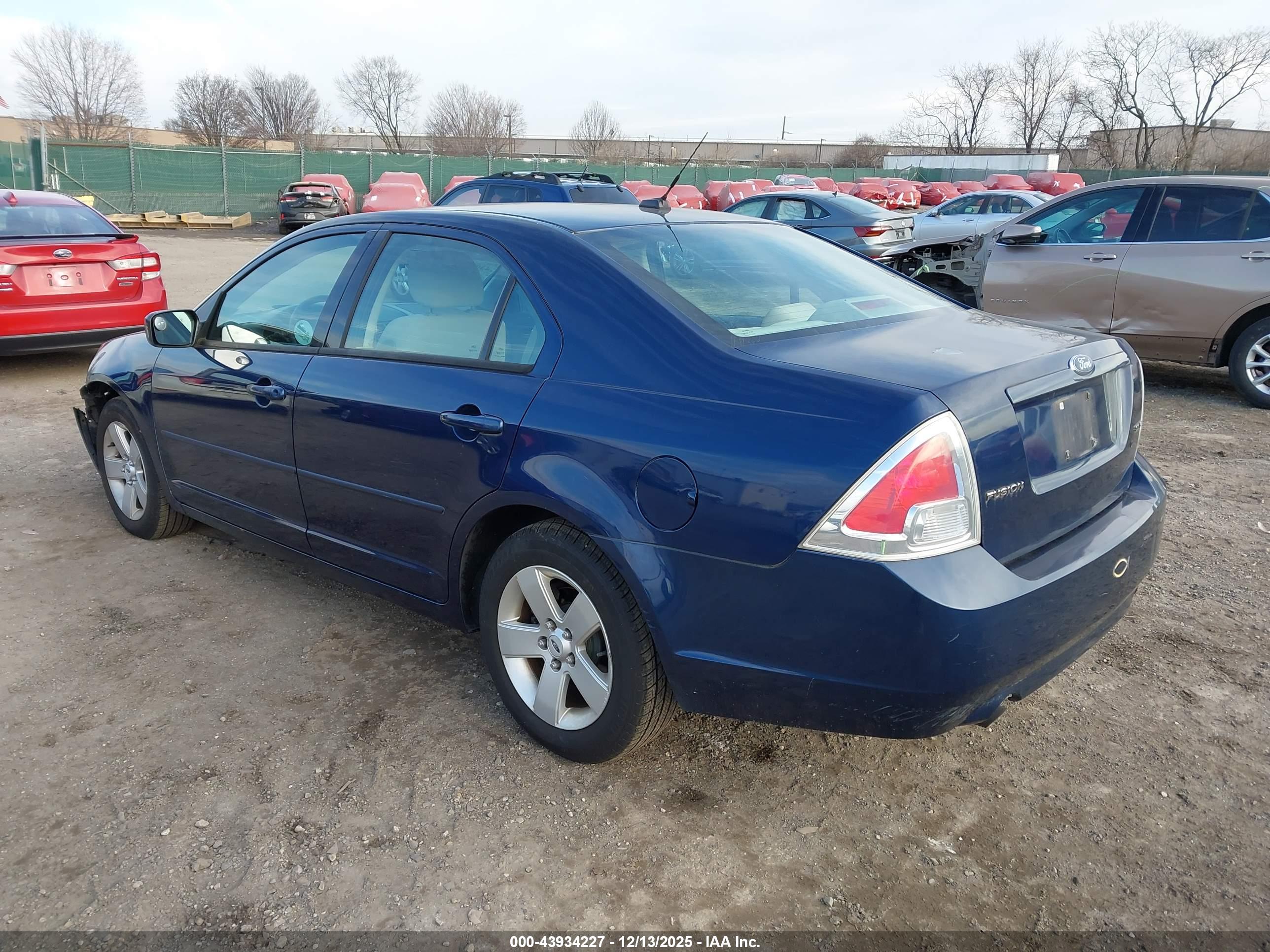 FORD FUSION image 3