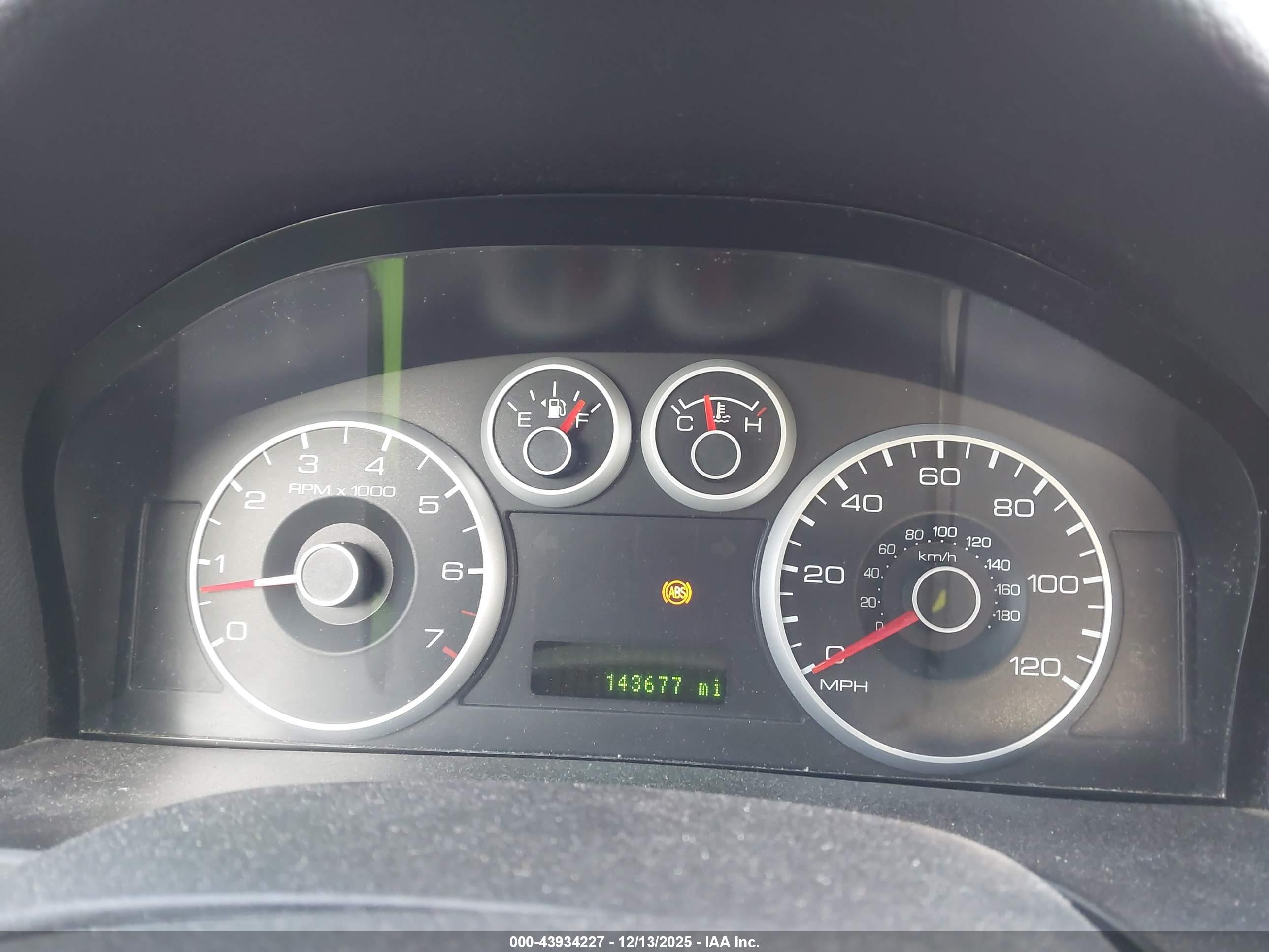 FORD FUSION image 7