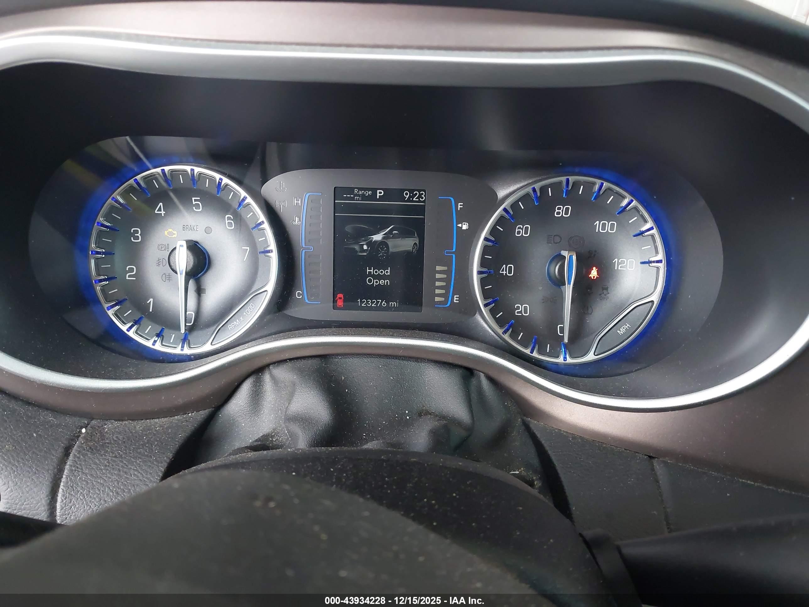 CHRYSLER PACIFICA image 7