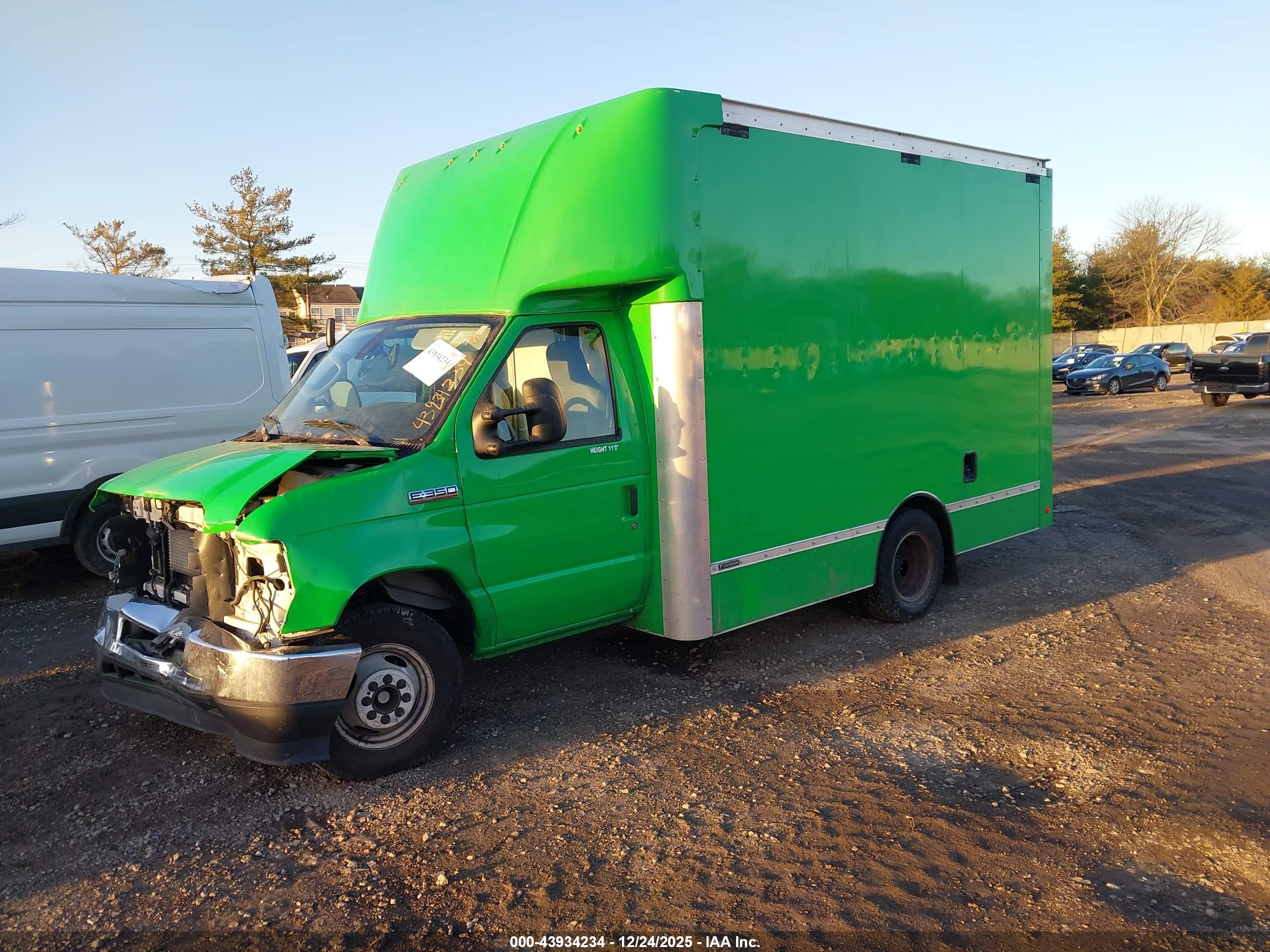 FORD E-350 image 2