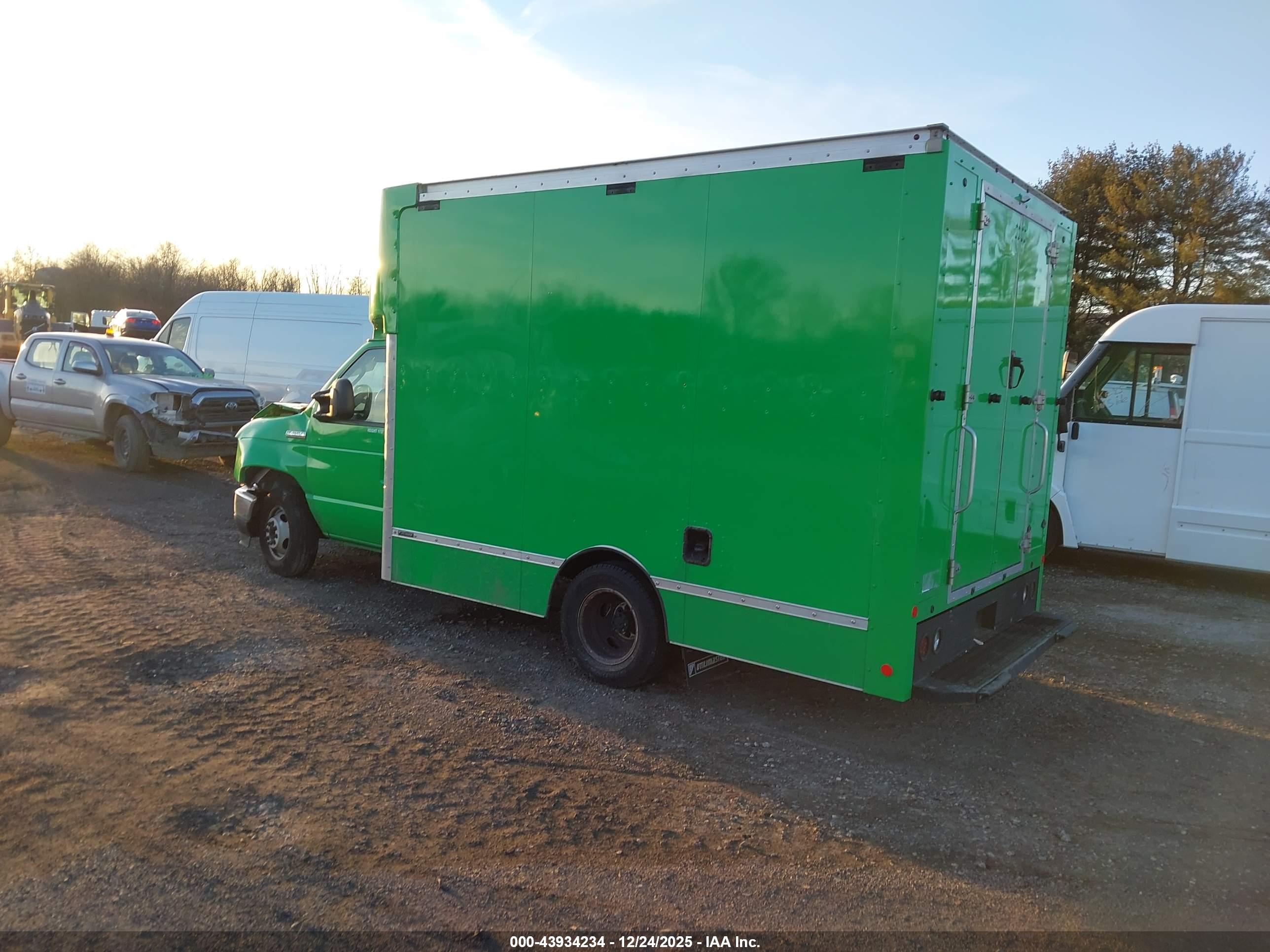 FORD E-350 image 3