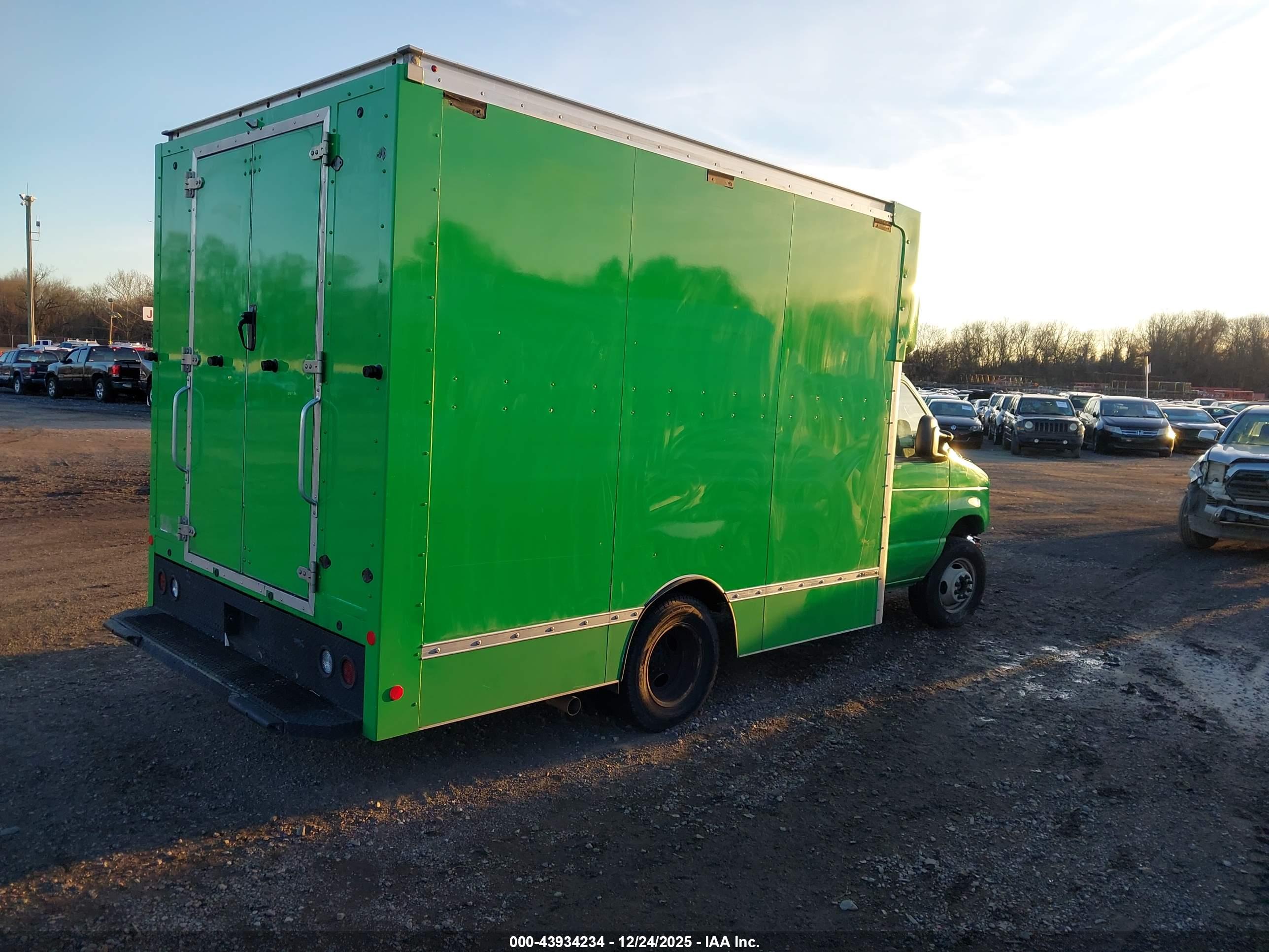 FORD E-350 image 4