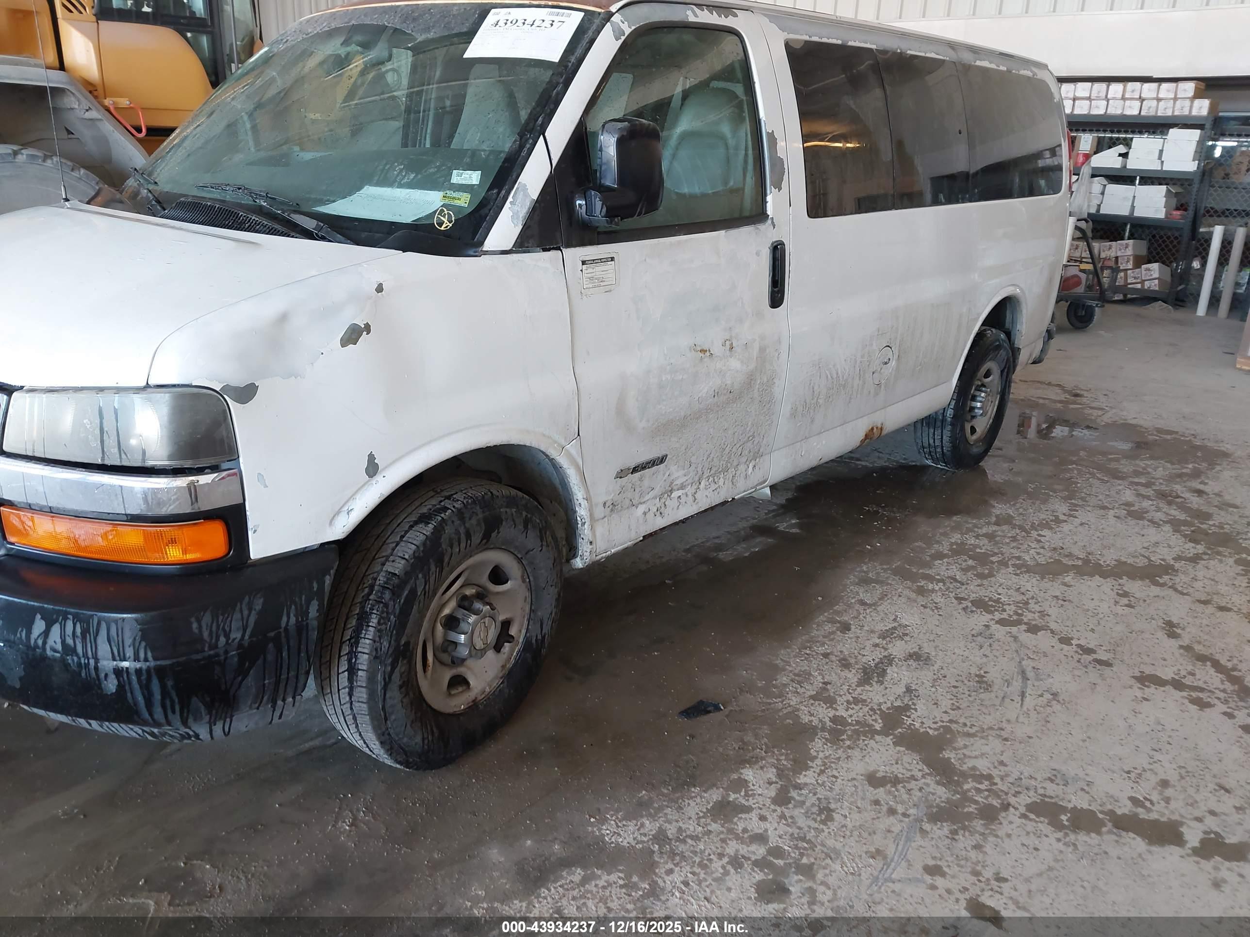 CHEVROLET EXPRESS image 6