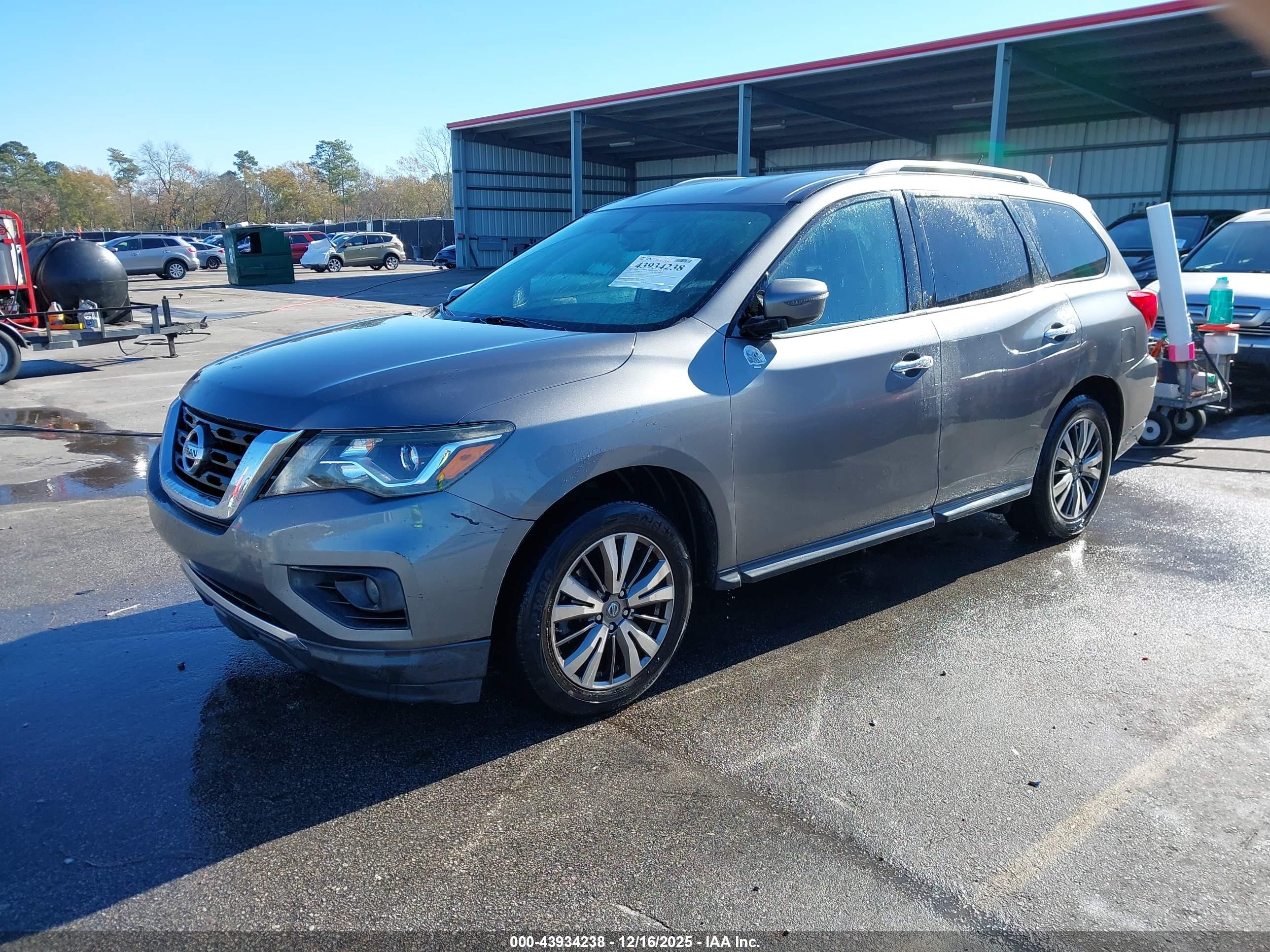 NISSAN PATHFINDER image 2