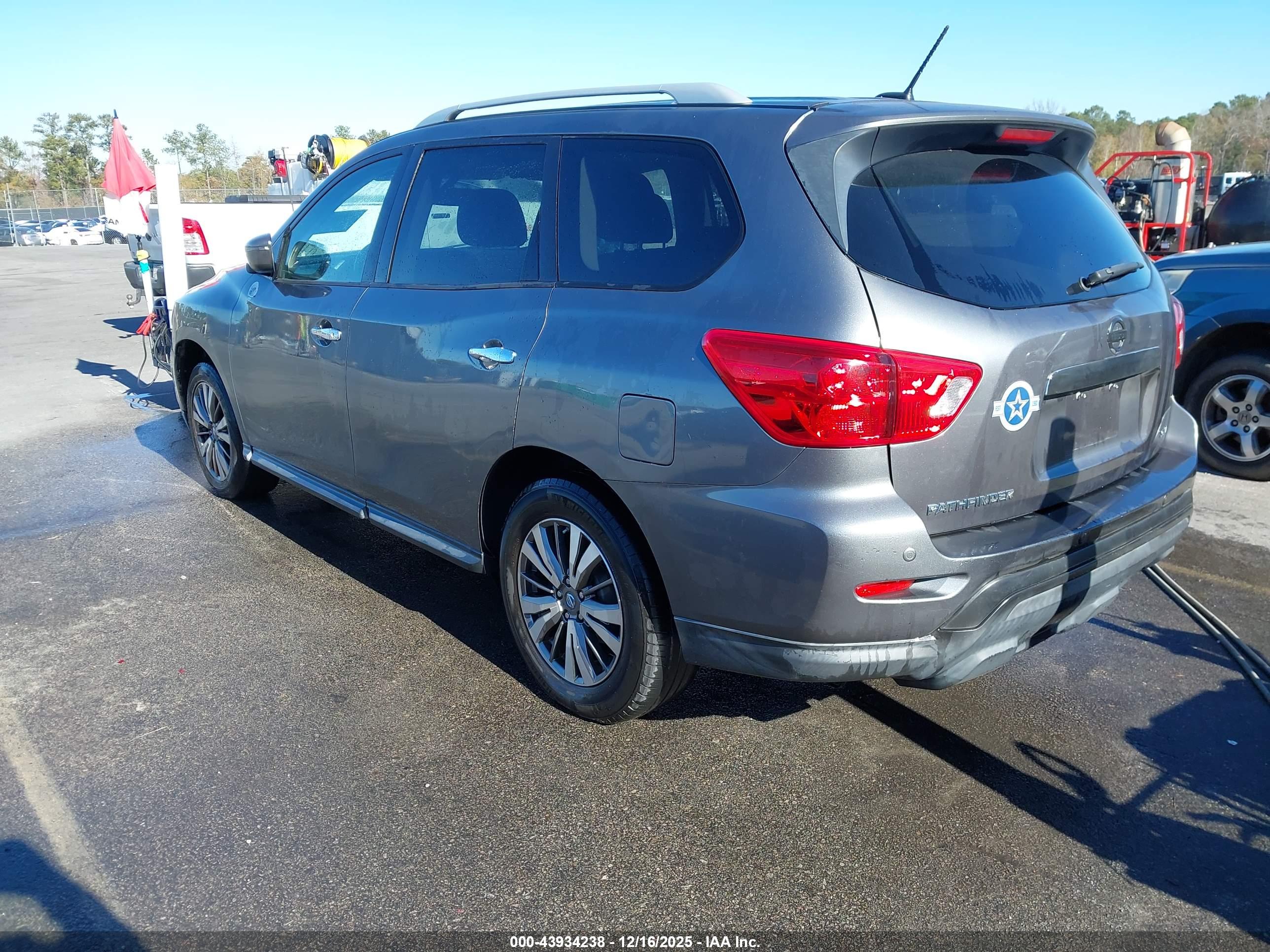 NISSAN PATHFINDER image 3