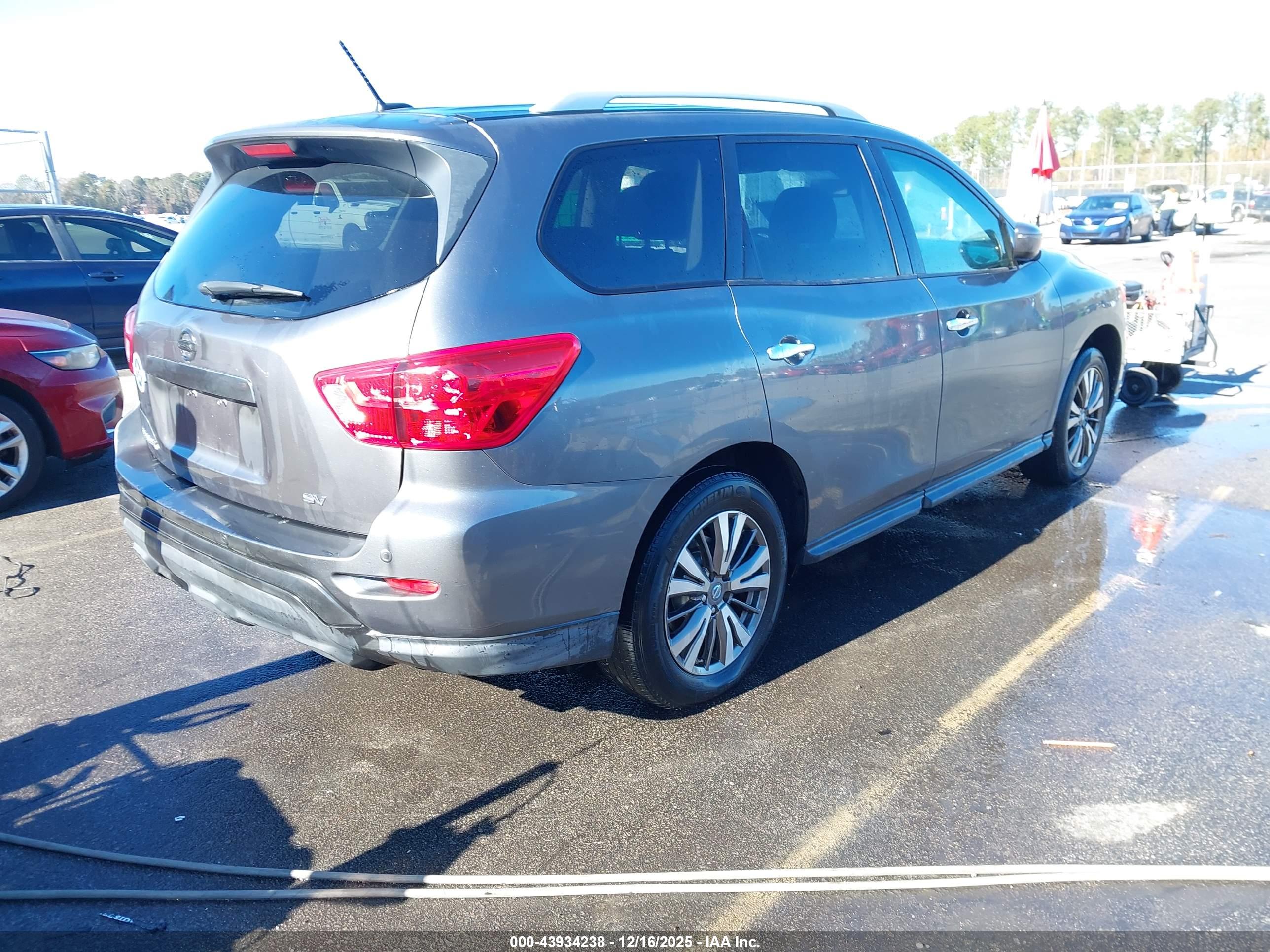 NISSAN PATHFINDER image 4