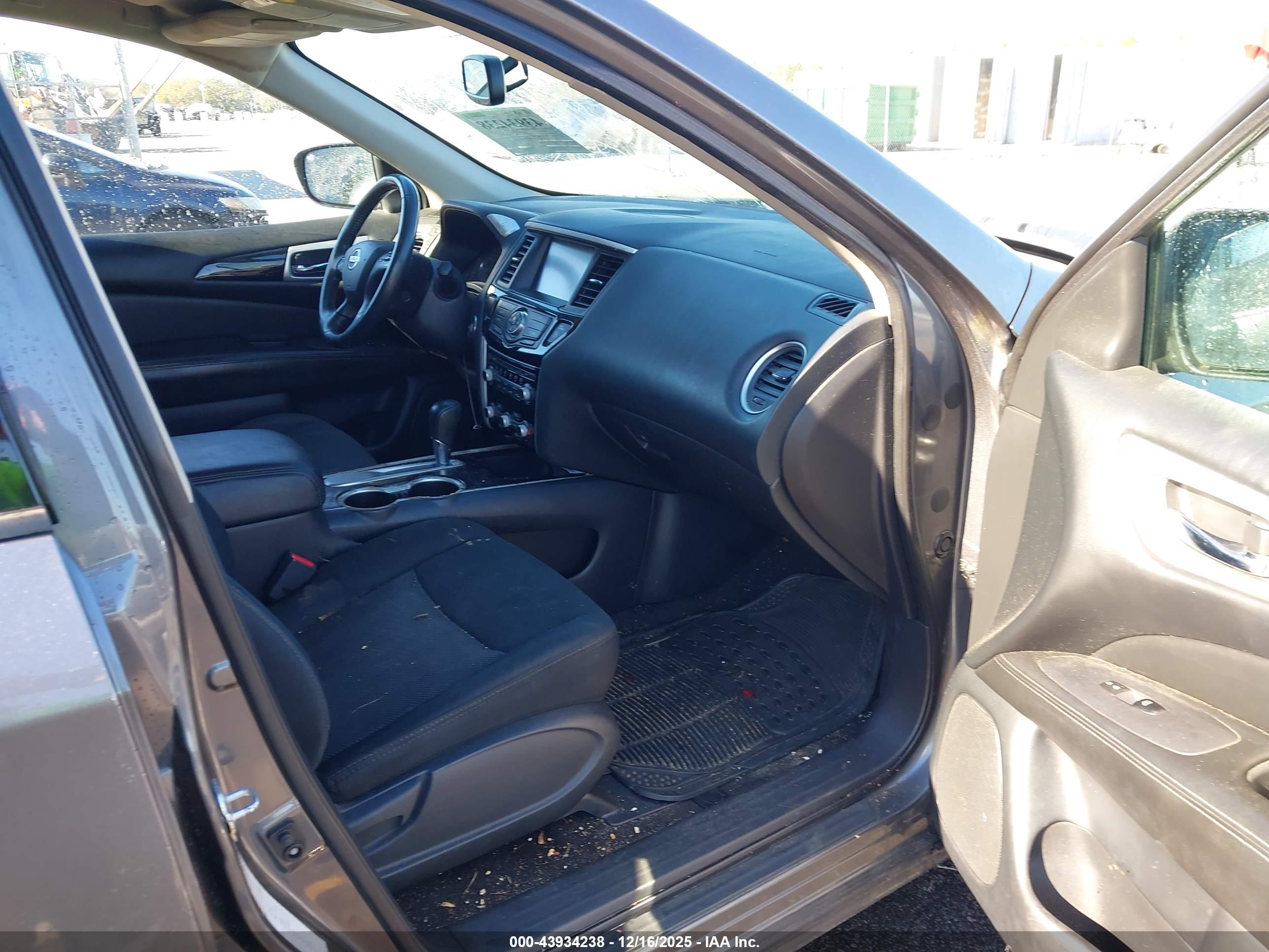 NISSAN PATHFINDER image 5