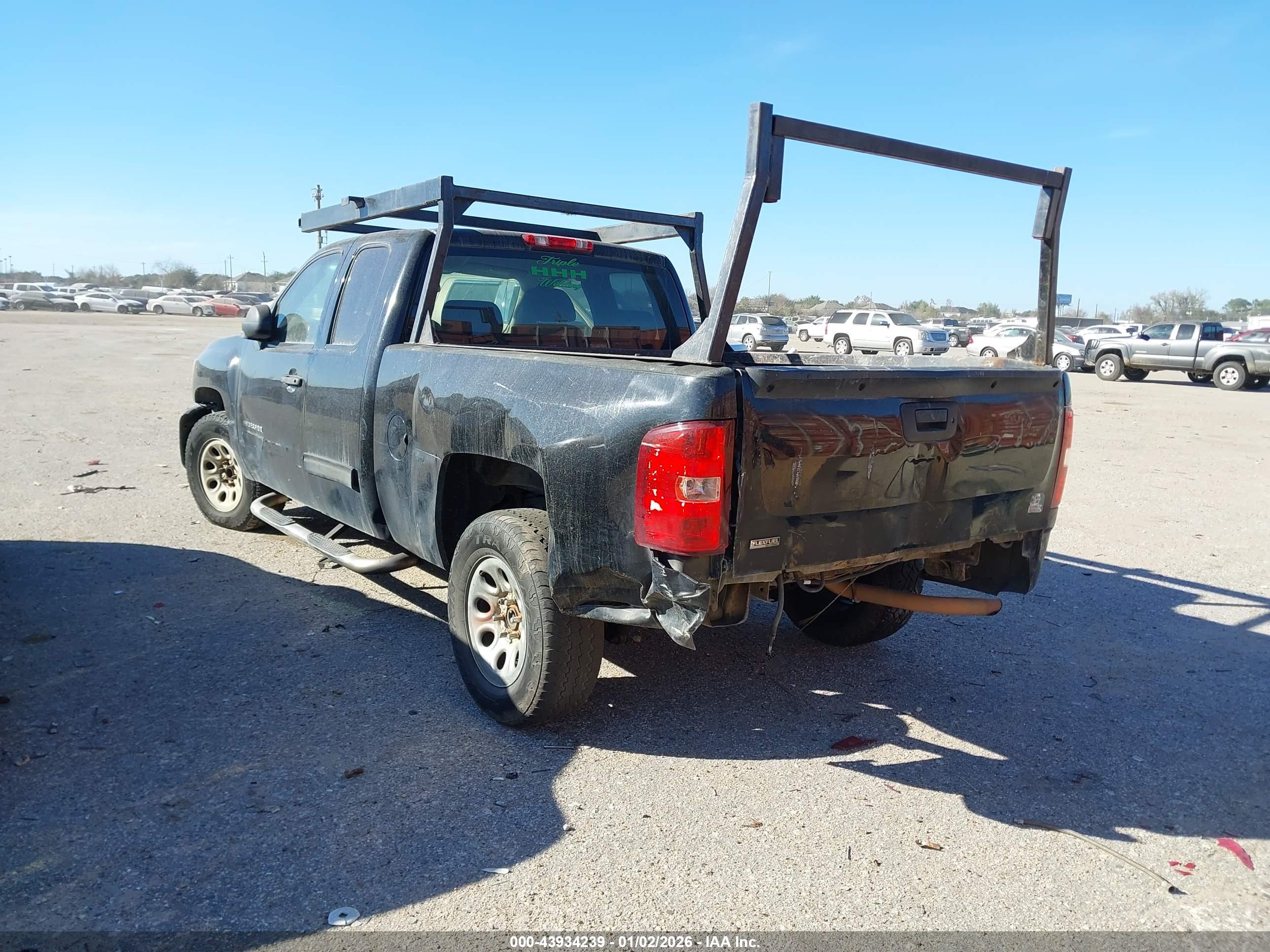 CHEVROLET SILVERADO image 3