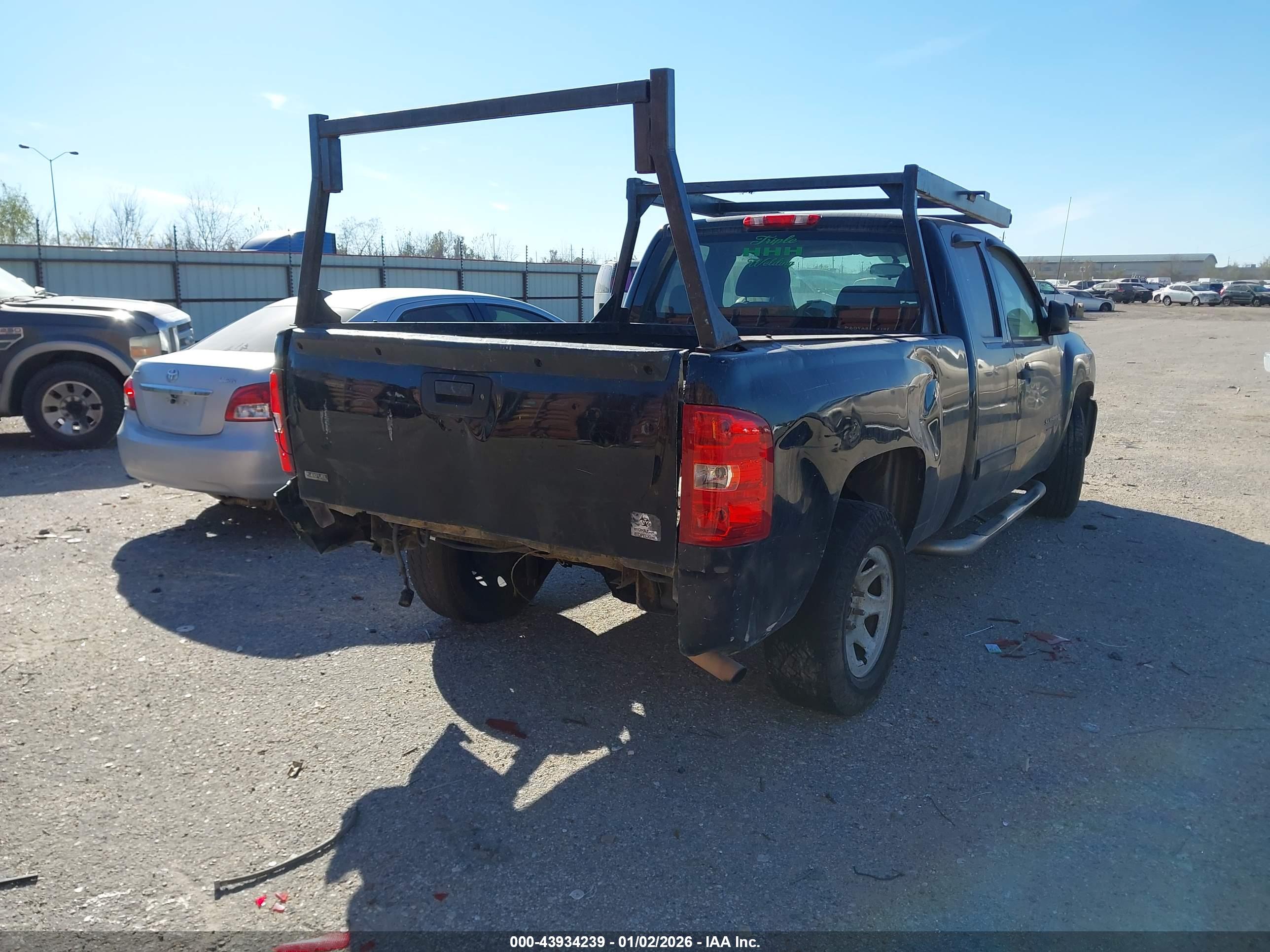 CHEVROLET SILVERADO image 4