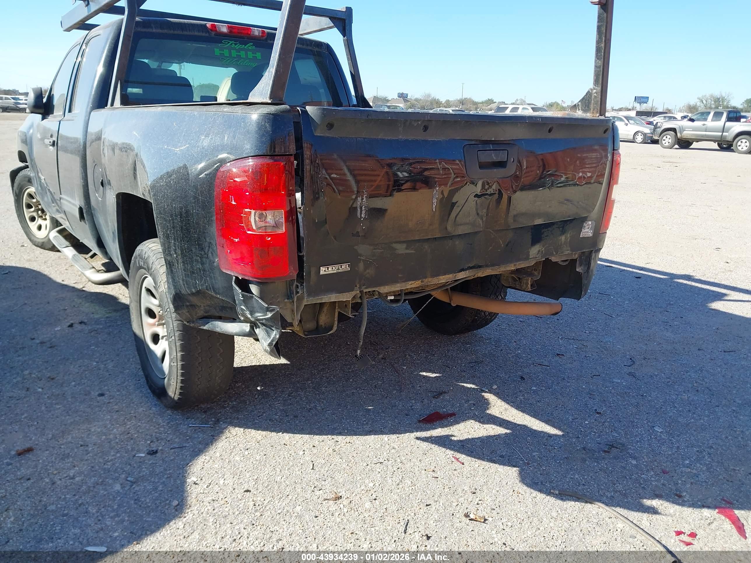 CHEVROLET SILVERADO image 6