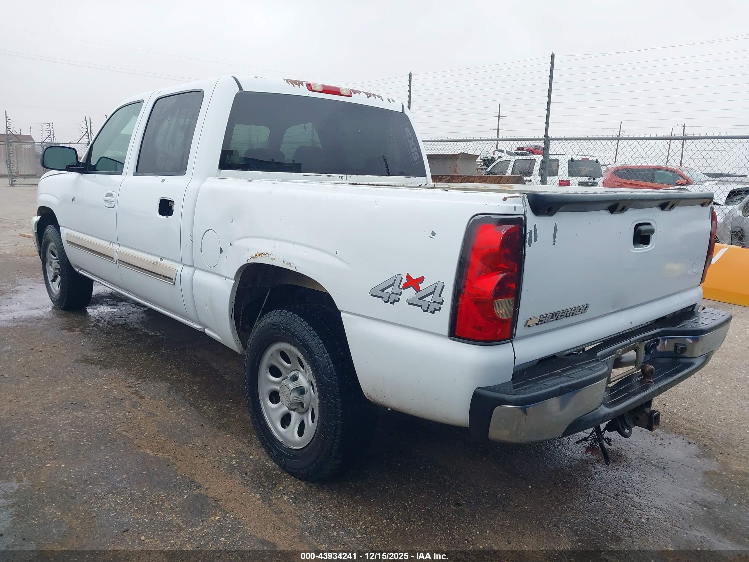 CHEVROLET SILVERADO image 3