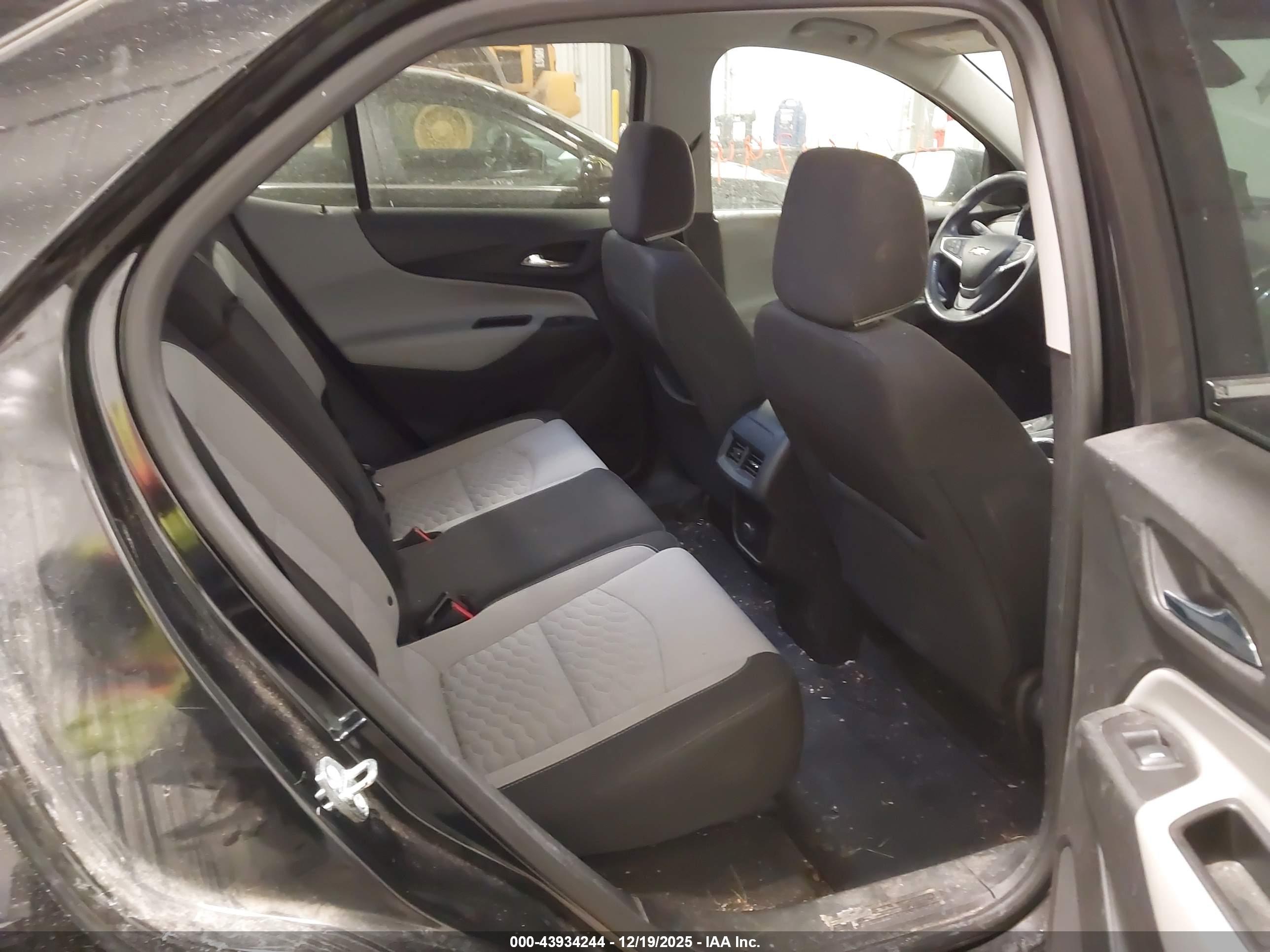CHEVROLET EQUINOX image 8
