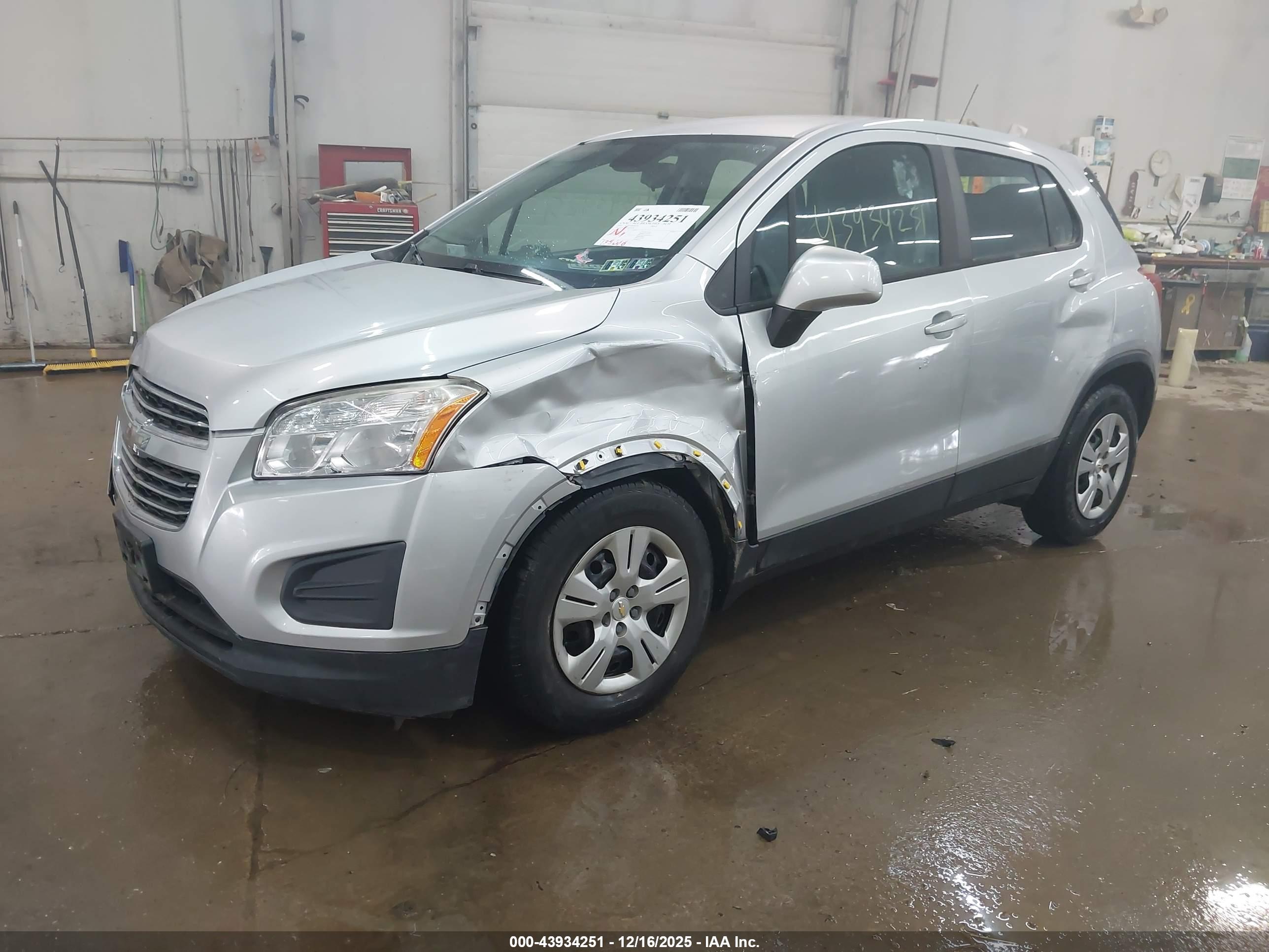 CHEVROLET TRAX image 2
