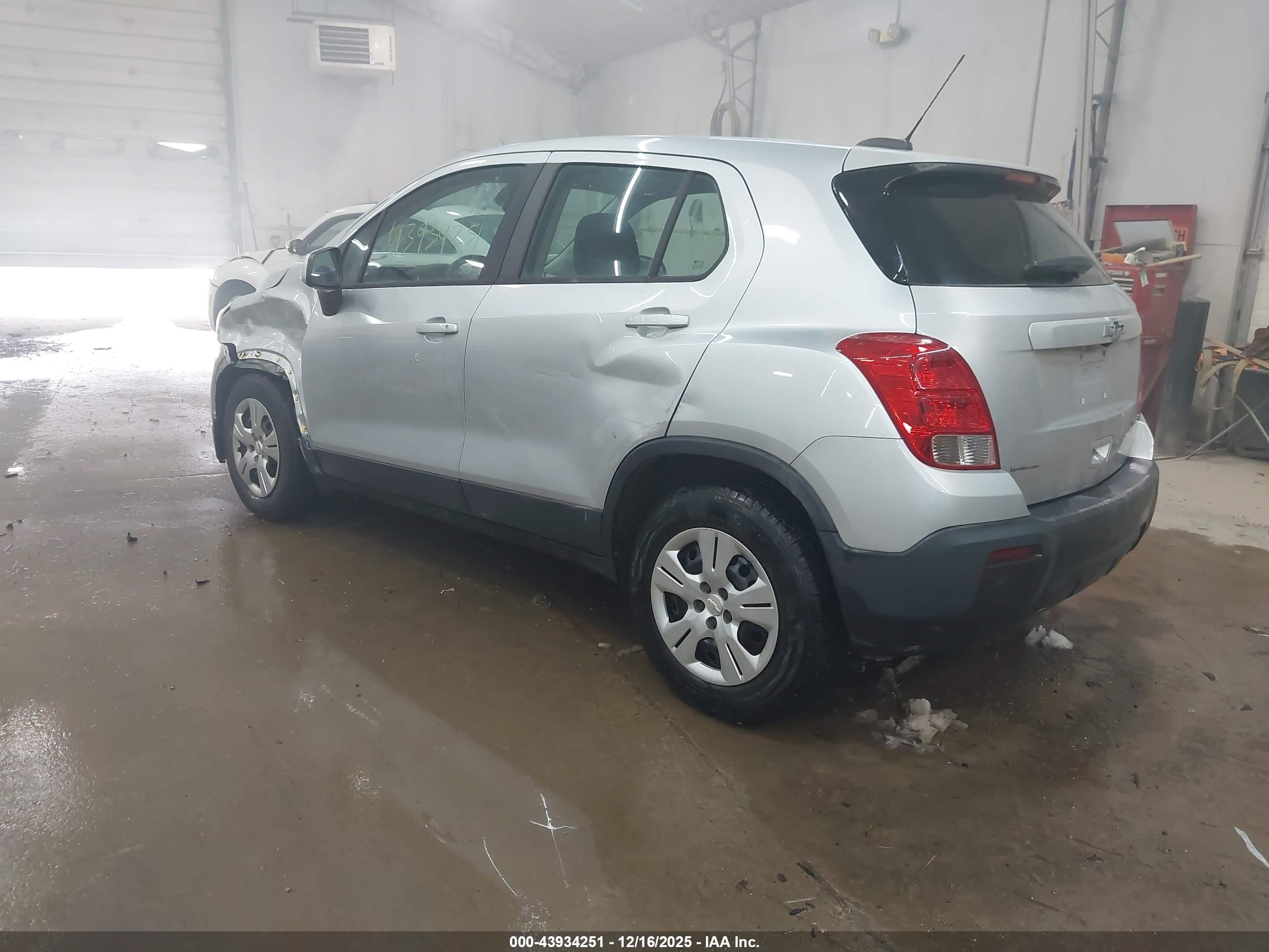 CHEVROLET TRAX image 3