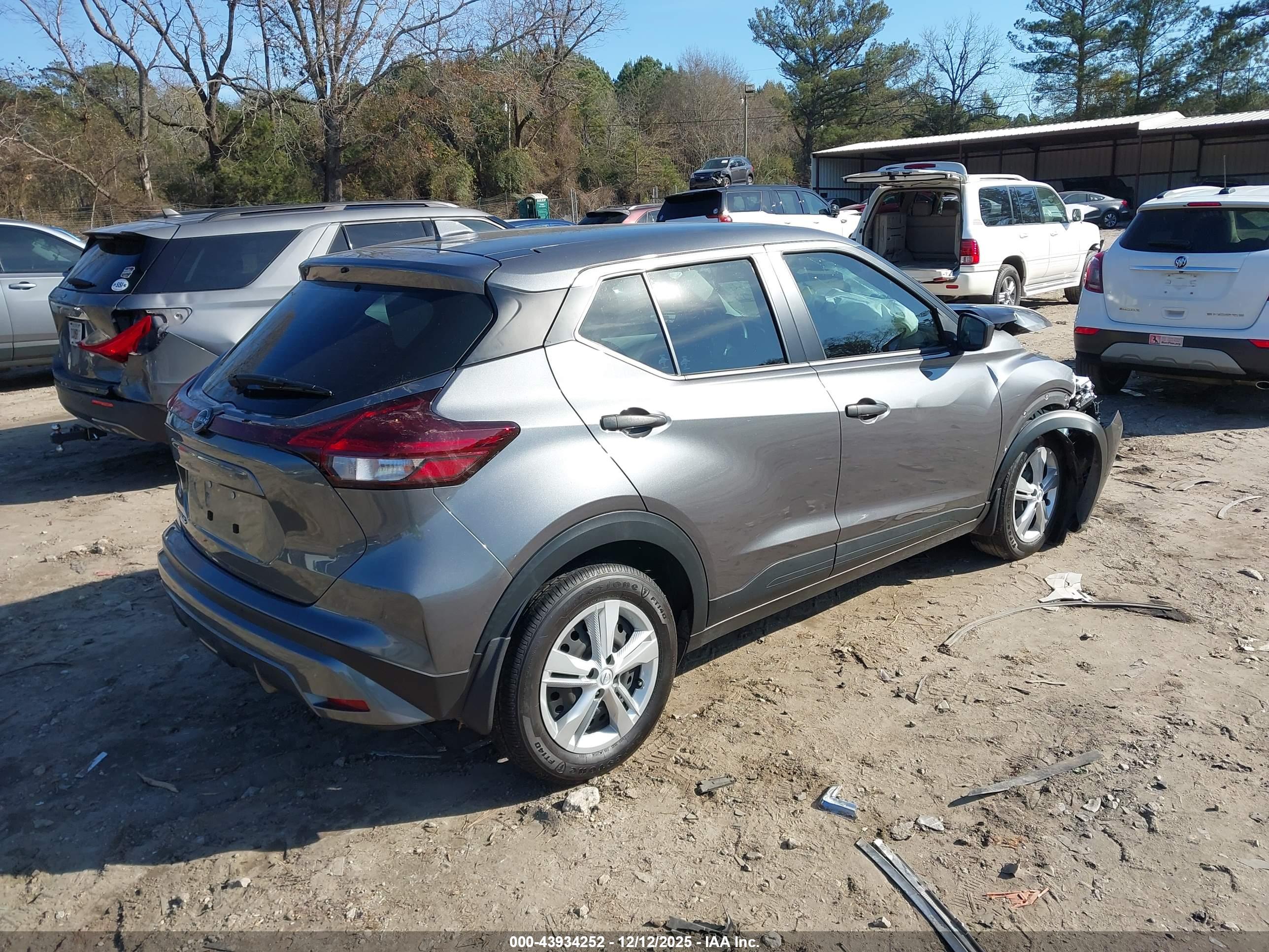 NISSAN KICKS image 4