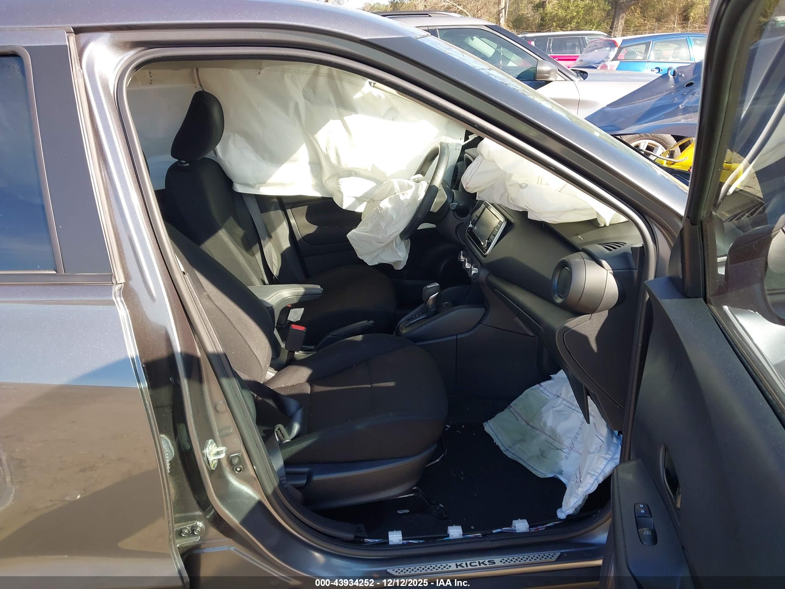 NISSAN KICKS image 5