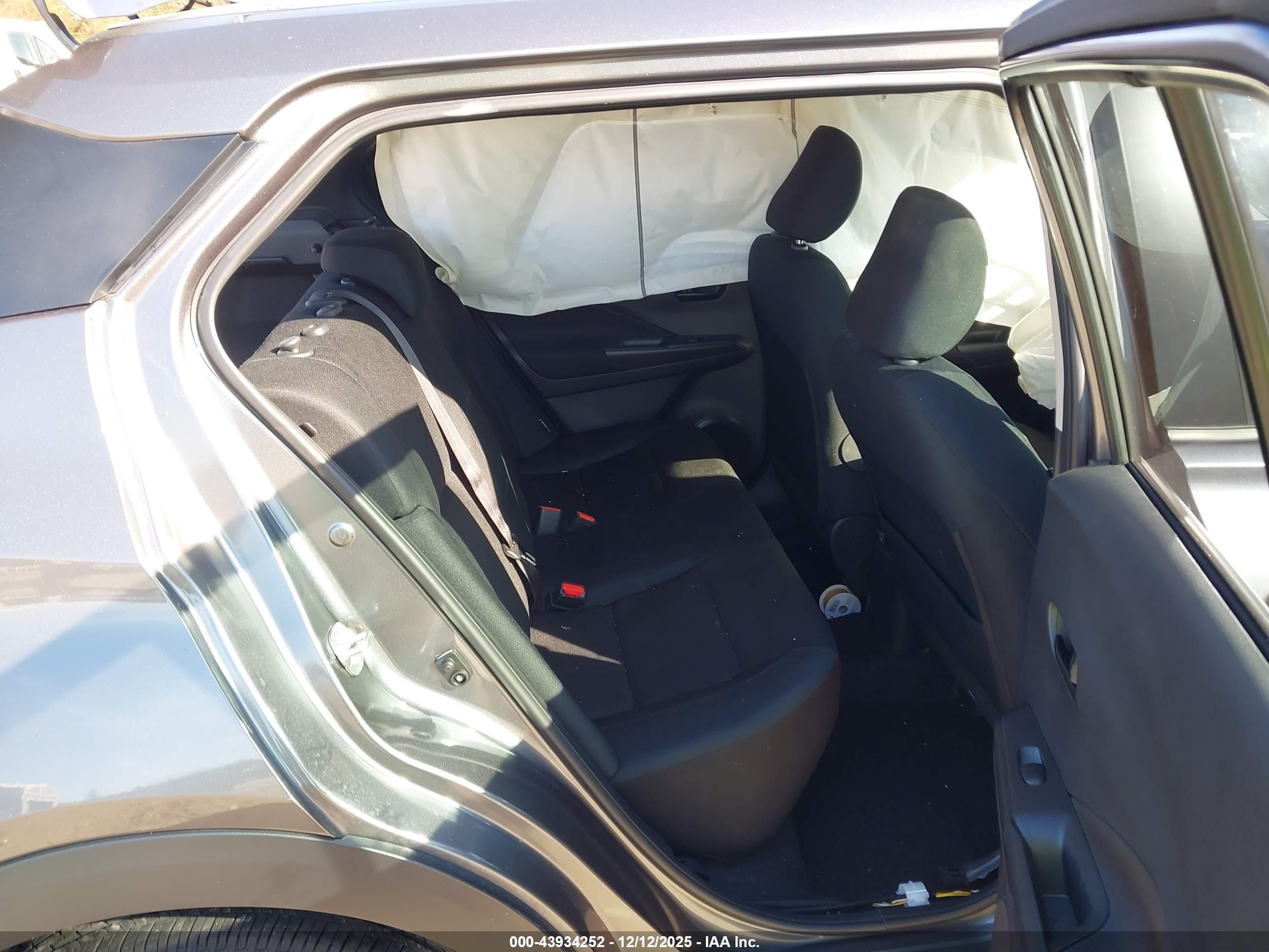 NISSAN KICKS image 8